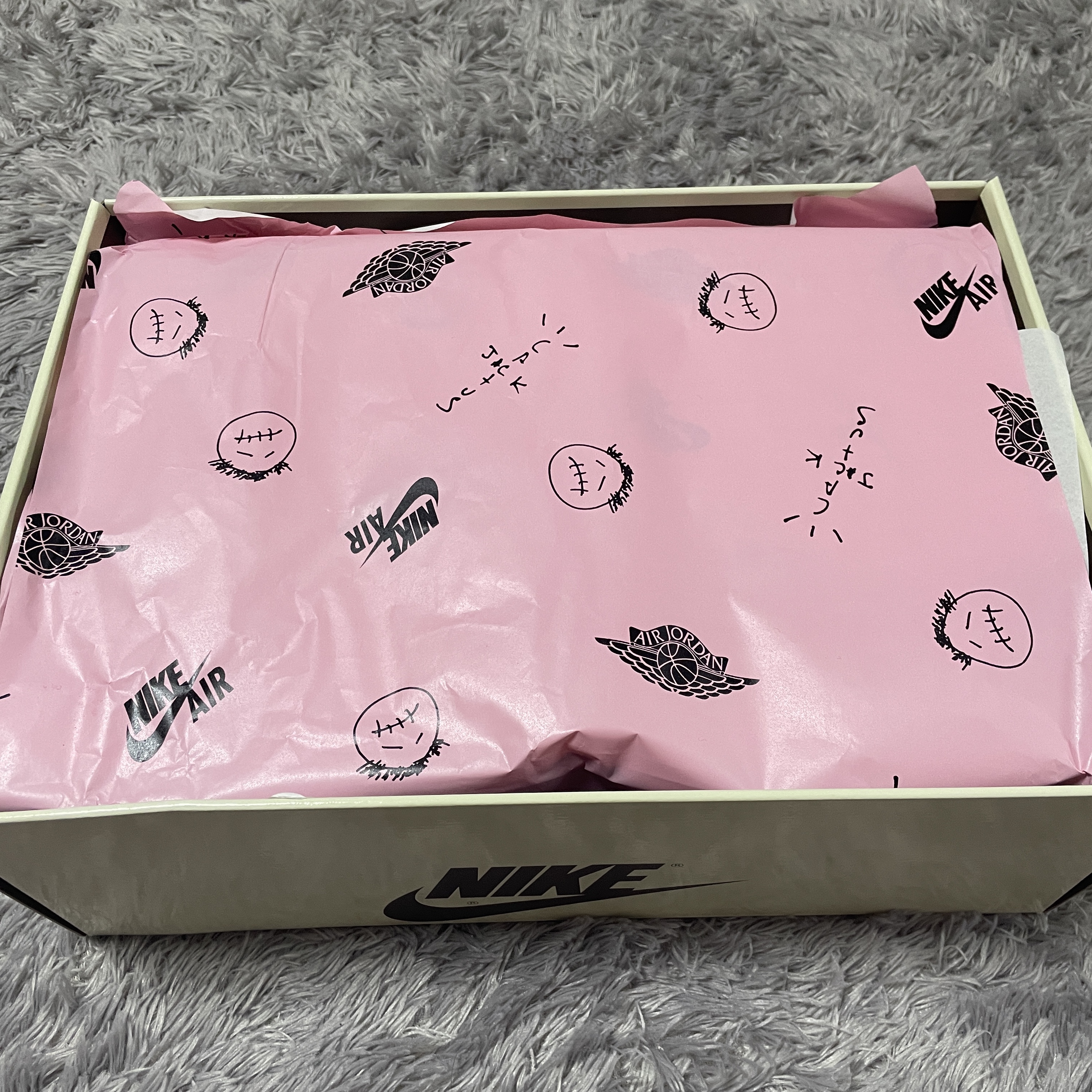 Jordan 1 x Travis Scott Retro Low OG SP Sail and Ridgerock 착용 스타일 - 1