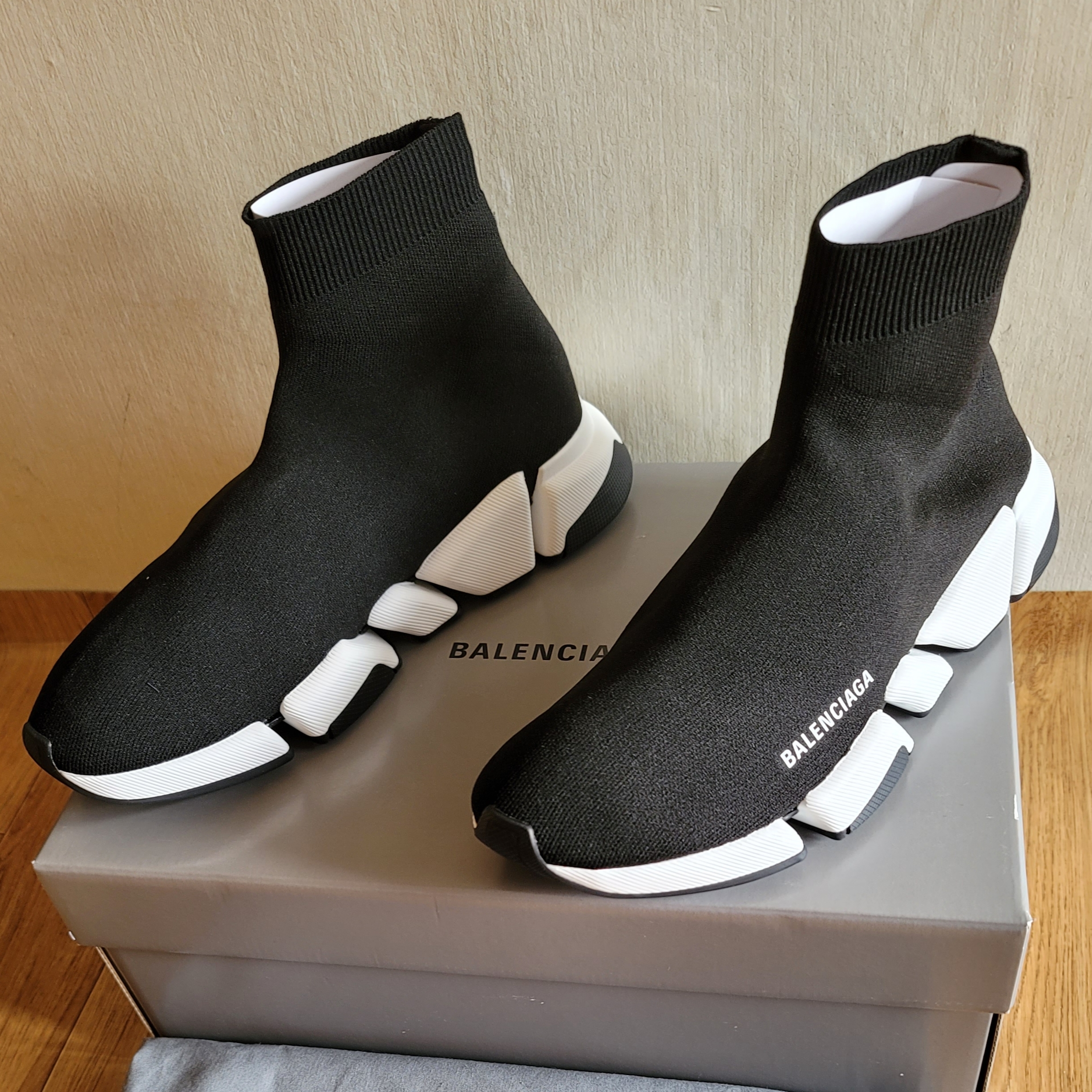 (W) Balenciaga Speed Trainer Clear Sole Black White, Balenciaga Speed 2.0 Trainer Black Knit White Sole 2020 착용 스타일 - 3