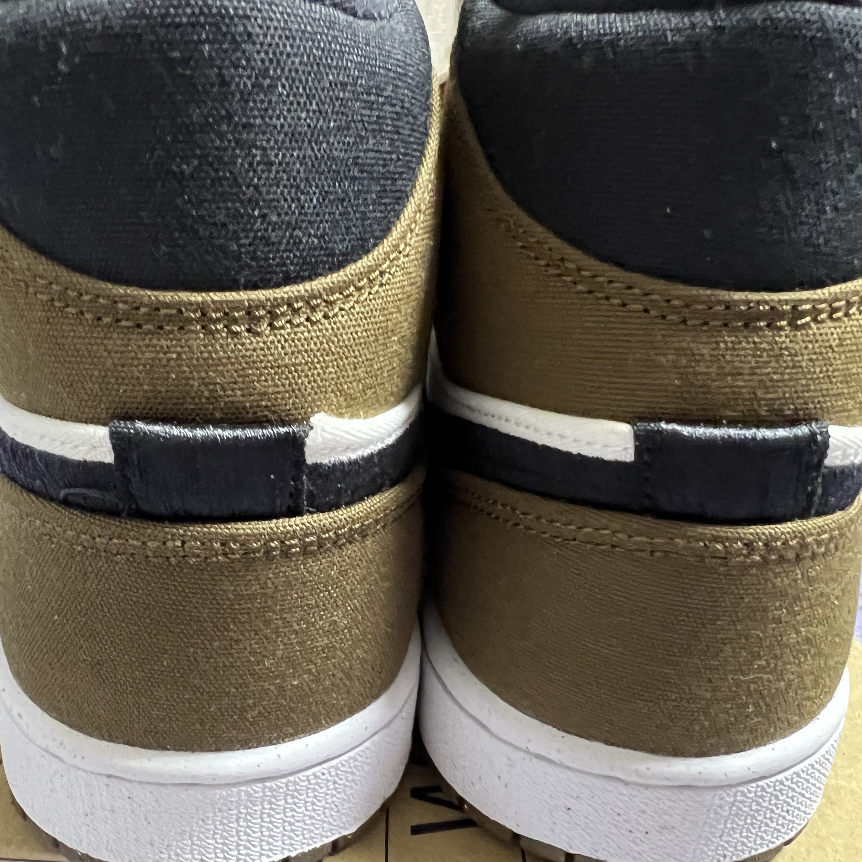 (W) Jordan 1 Mid SE Light Olive Black 착용 스타일 - 3