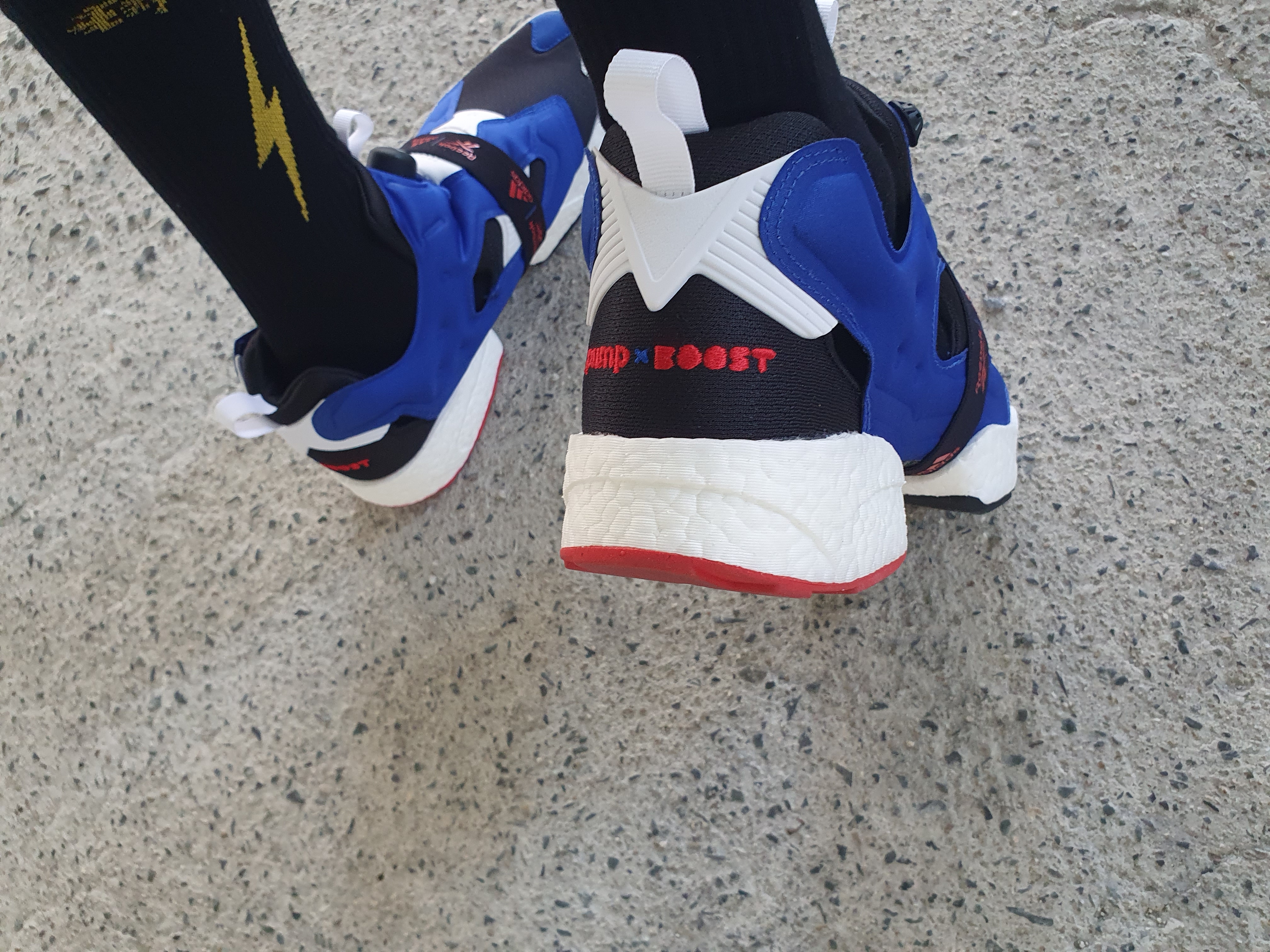 Reebok x Adidas Instapump Fury Boost Blue 착용 스타일 - 4
