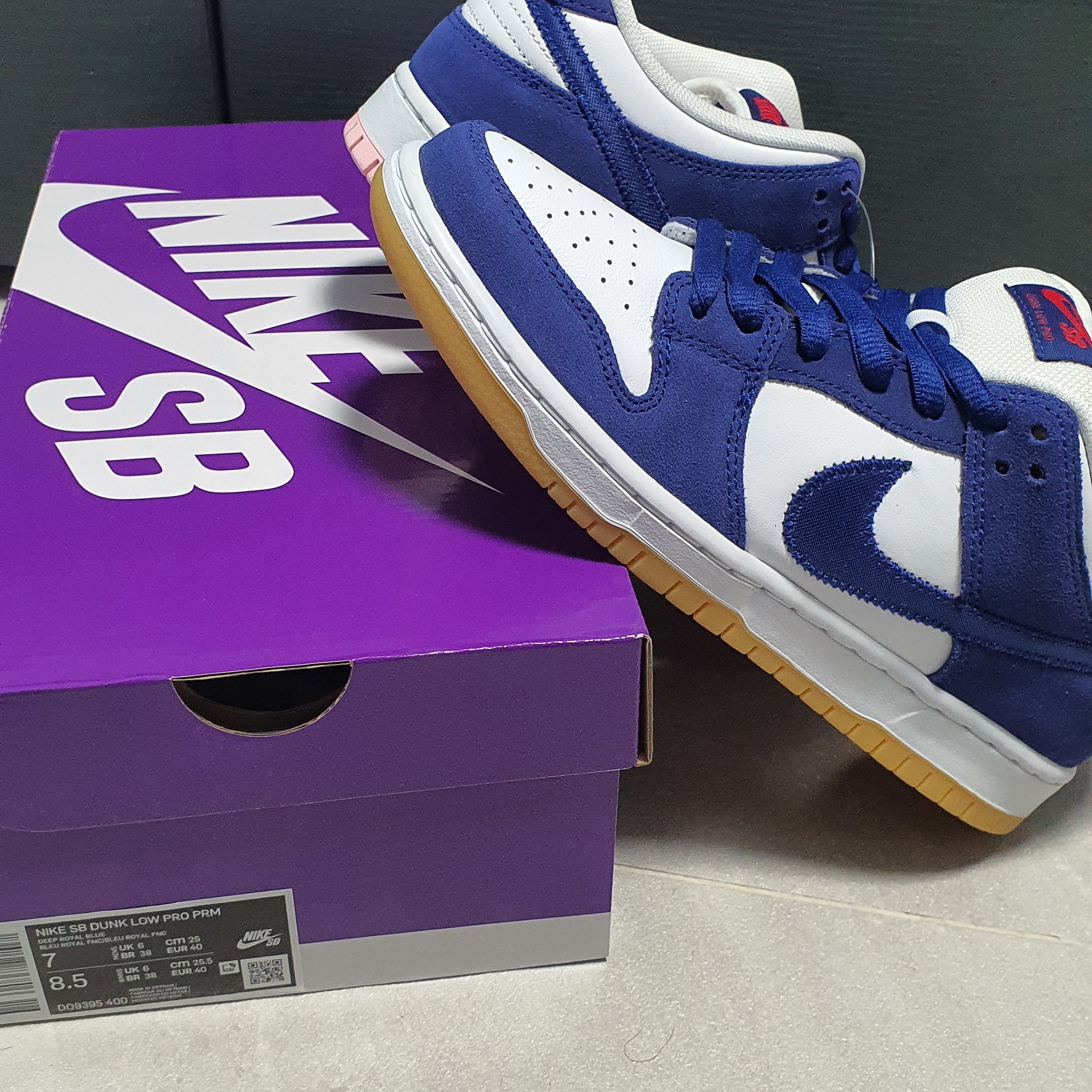 Nike SB Dunk Low Pro Premium Deep Royal Blue 착용 스타일 - 1