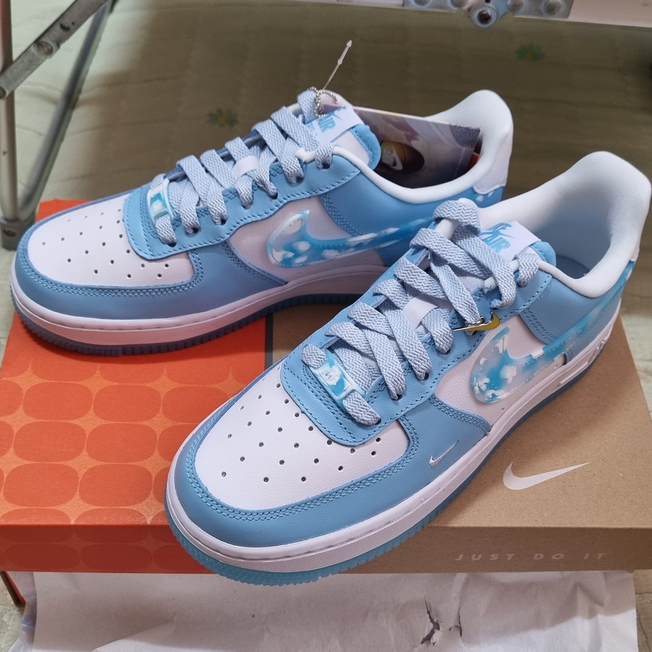 (W) Nike Air Force 1 '07 LX Celestine Blue 착용 스타일 - 1