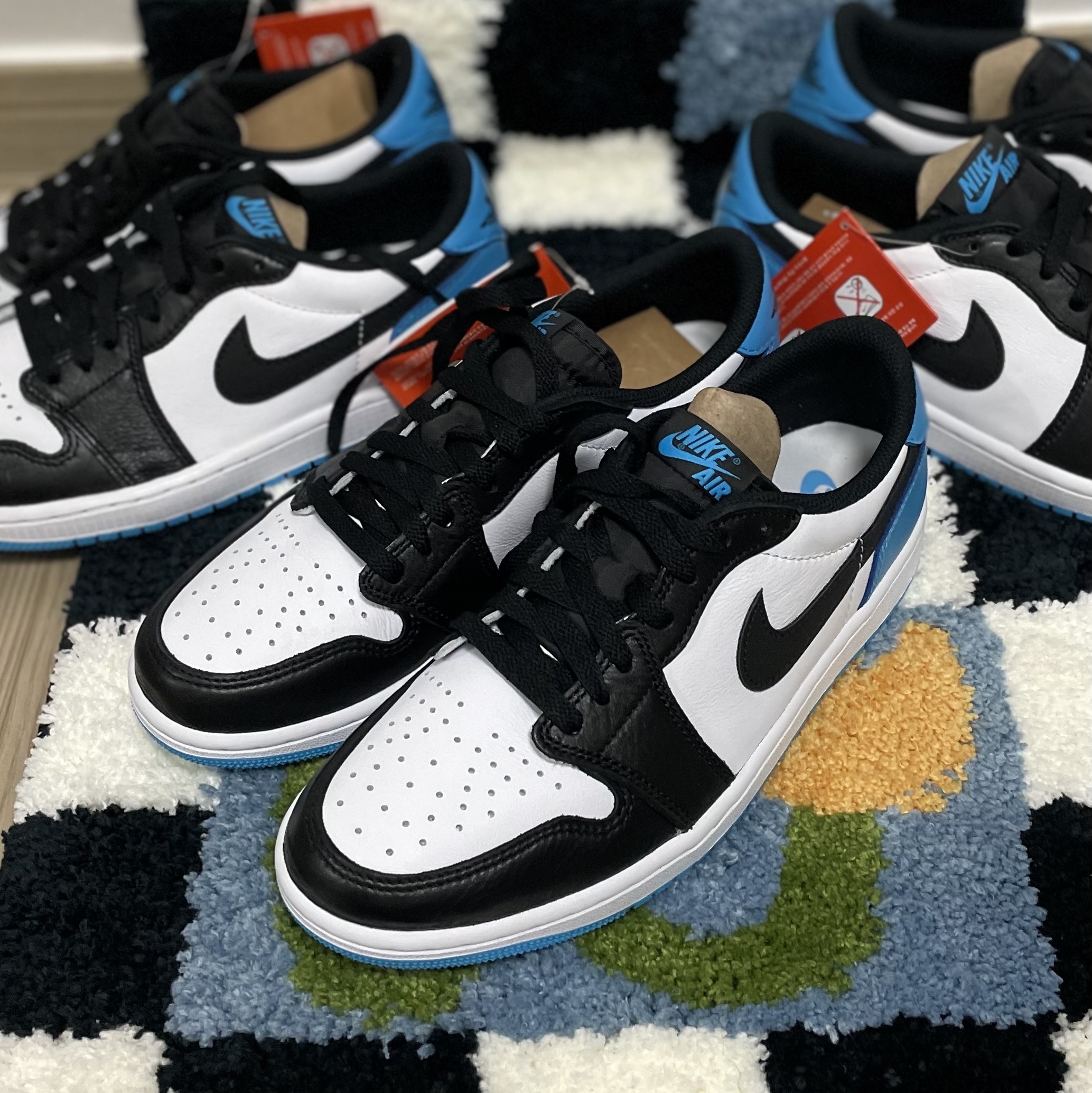 Jordan 1 Retro Low OG Black and Dark Powder Blue 착용 스타일