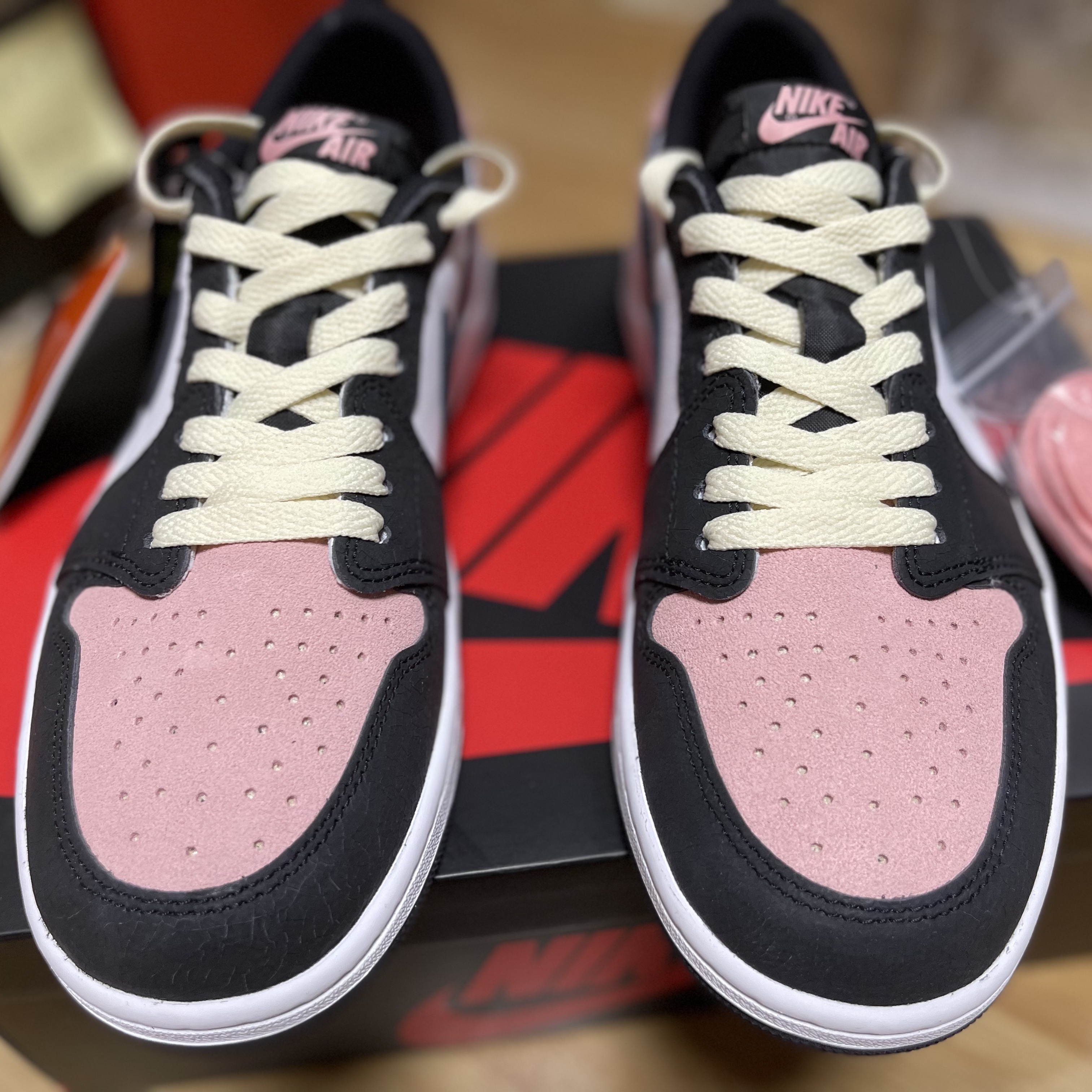 Jordan 1 Retro Low OG Bleached Coral 착용 스타일 - 2