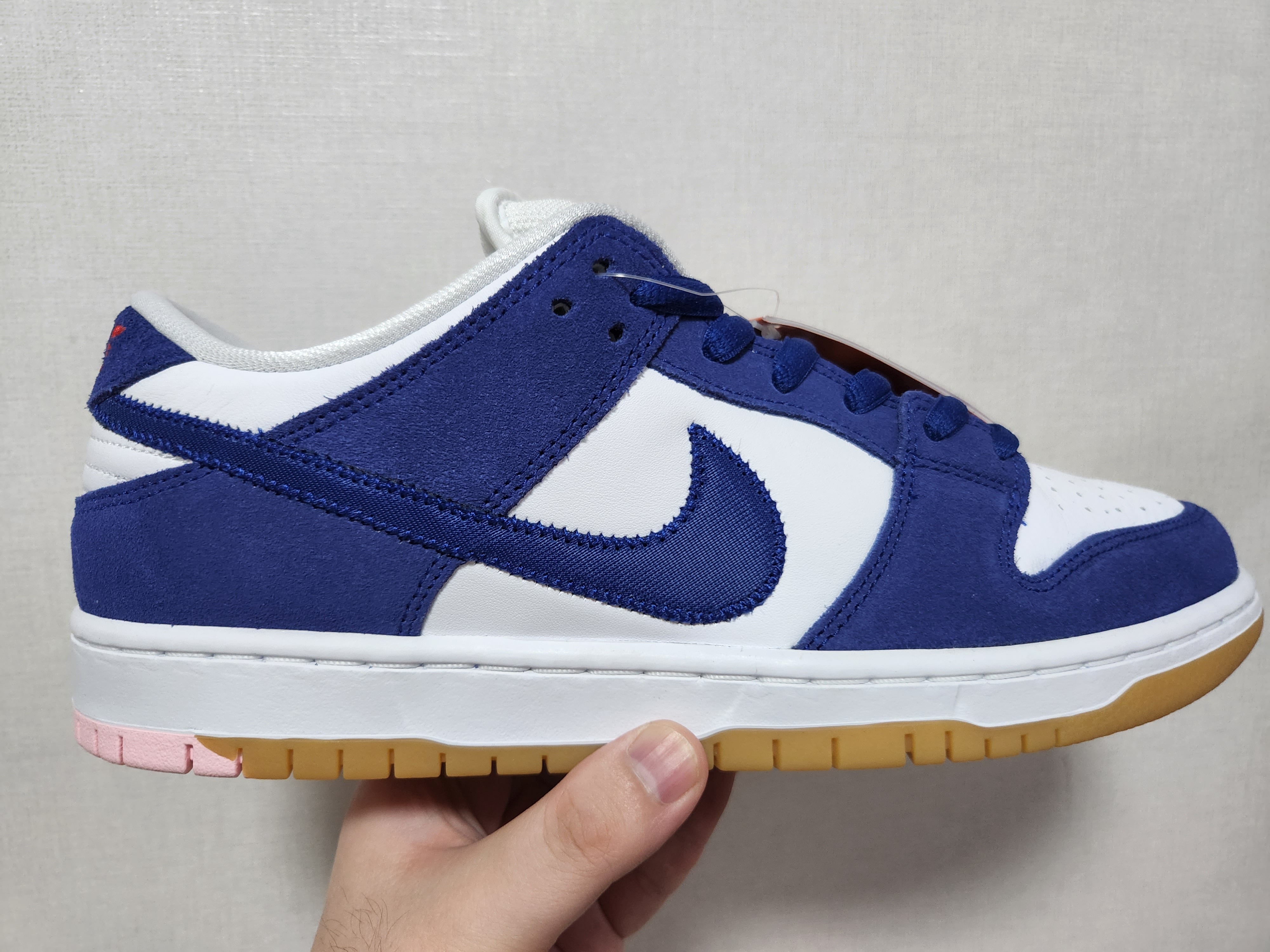 Nike SB Dunk Low Pro Premium Deep Royal Blue 착용 스타일 - 1