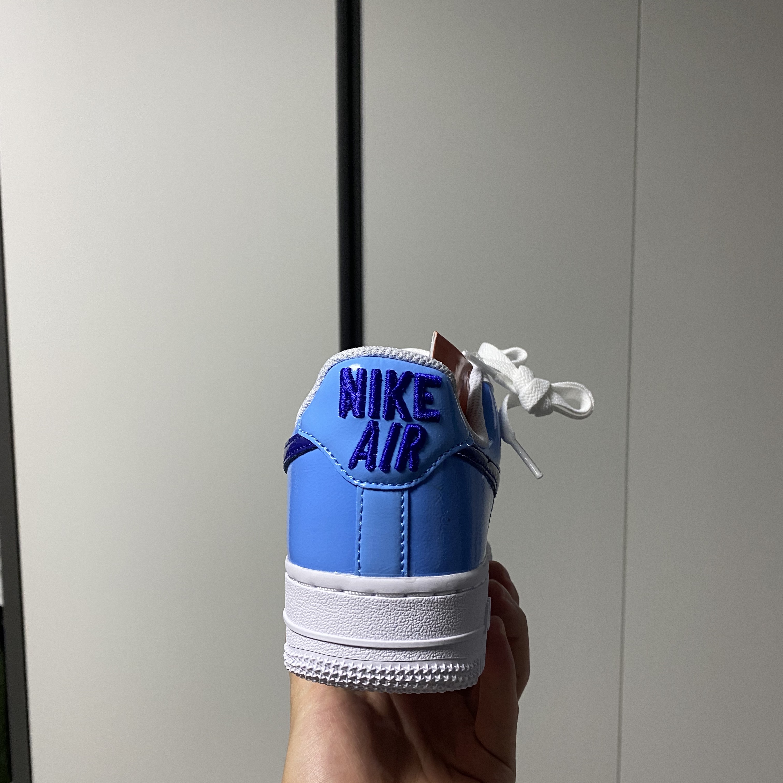 (W) Nike Air Force 1 '07 Essential University Blue 착용 스타일 - 2