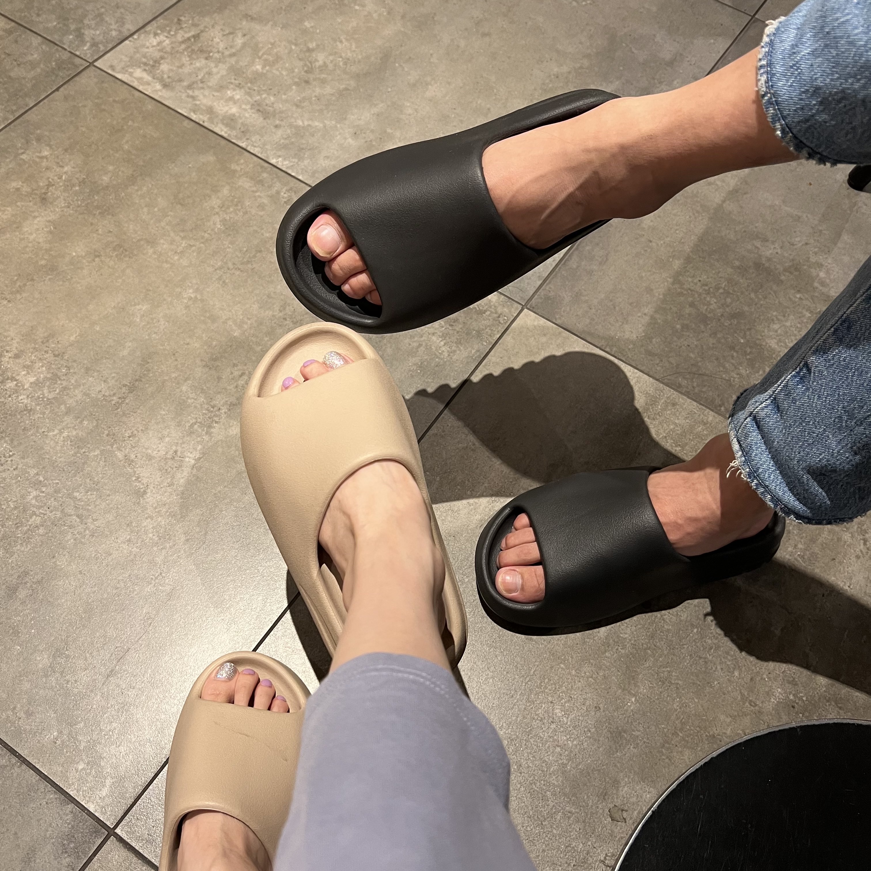 Adidas Yeezy Slide Pure - Re-Release Ver., Adidas Yeezy Slide Onyx 착용 스타일