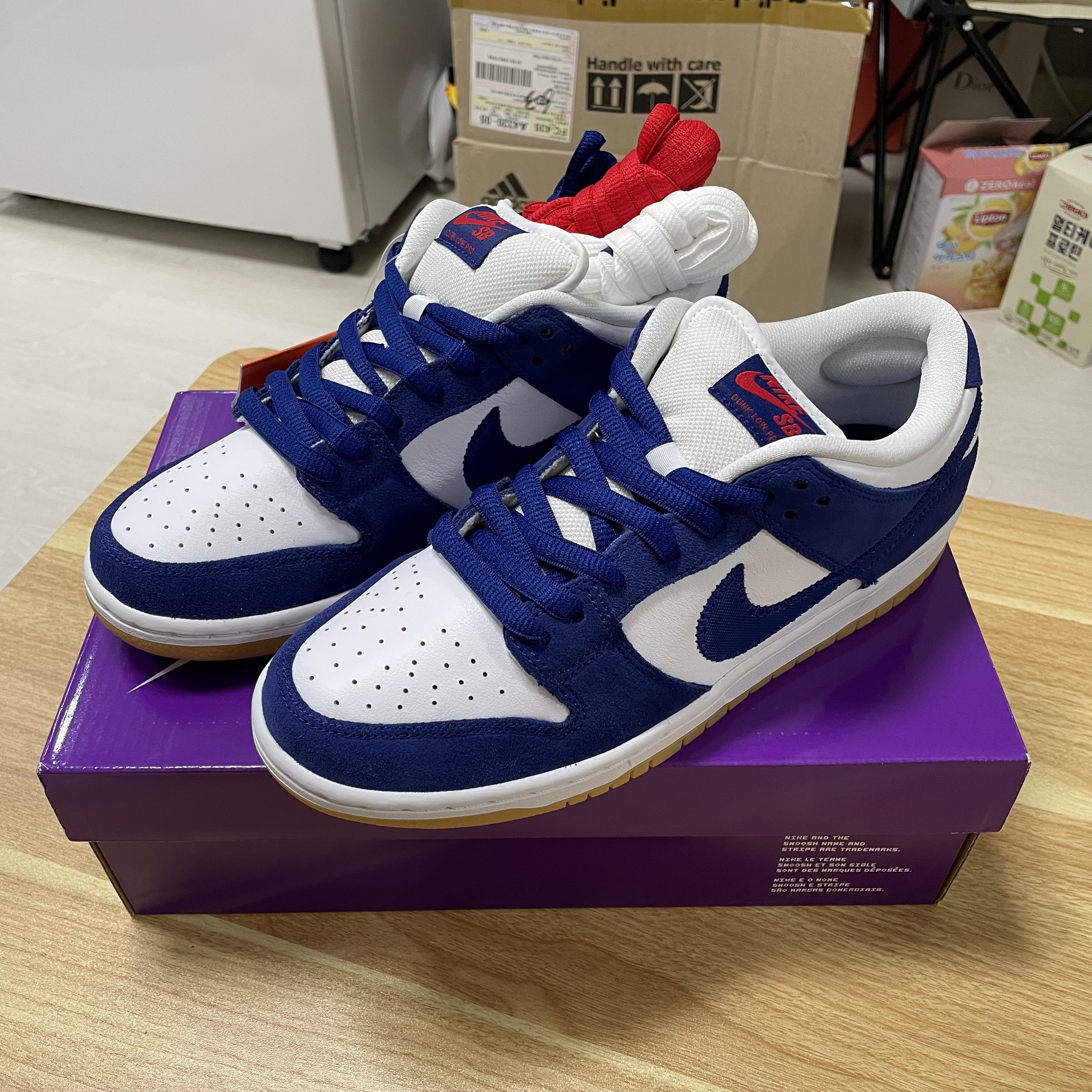 Nike SB Dunk Low Pro Premium Deep Royal Blue 착용 스타일