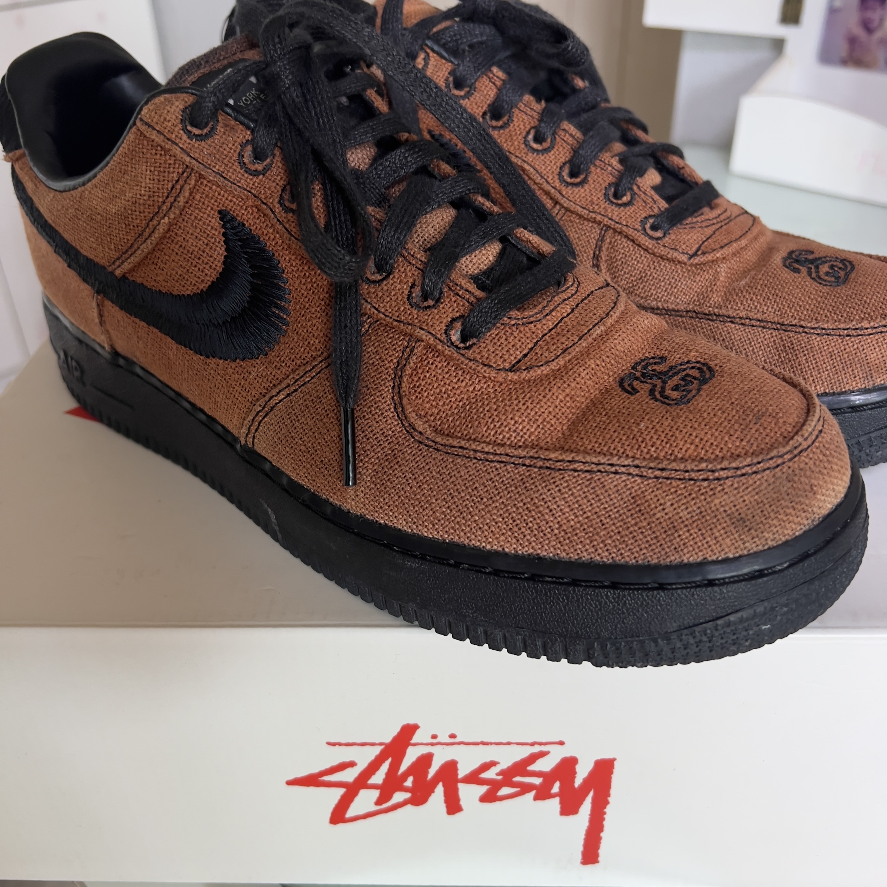 Nike x Stussy Air Force 1 Low Triple Black 착용 스타일 - 1
