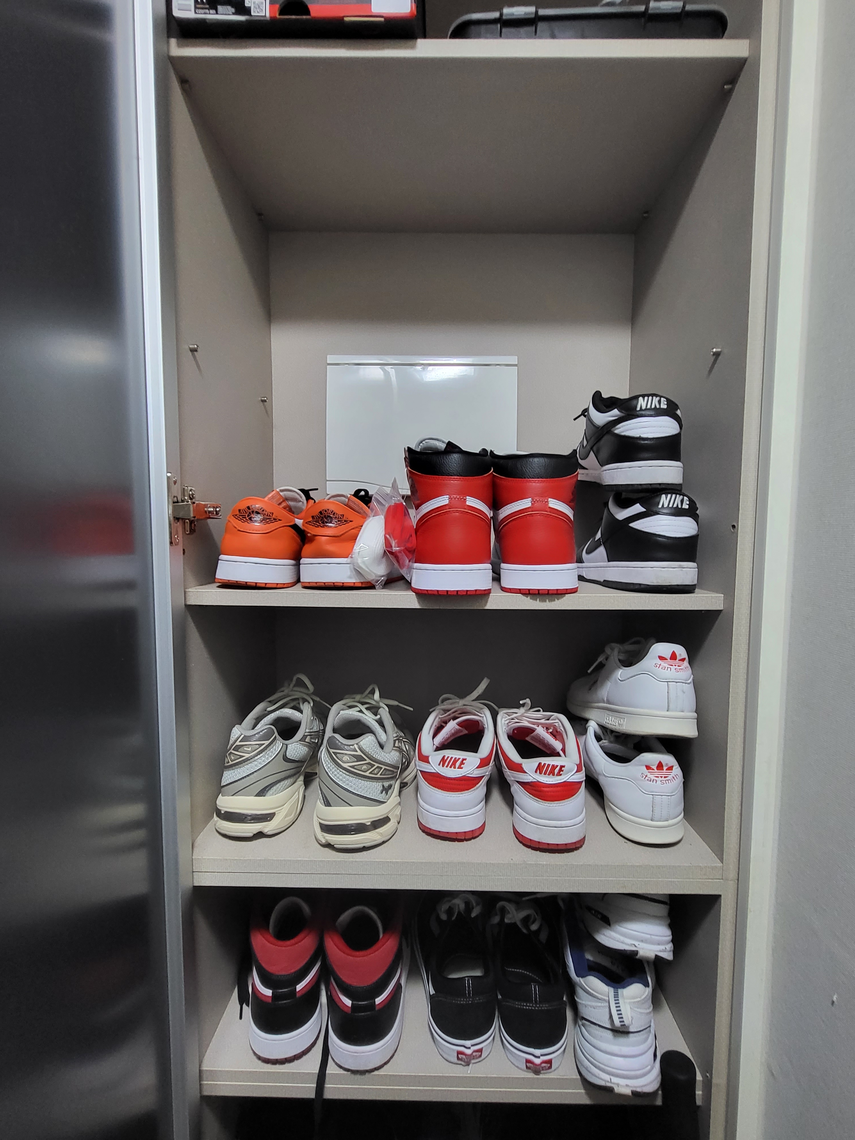 Jordan 1 Low OG Starfish, Nike Dunk Low Retro Black 착용 스타일