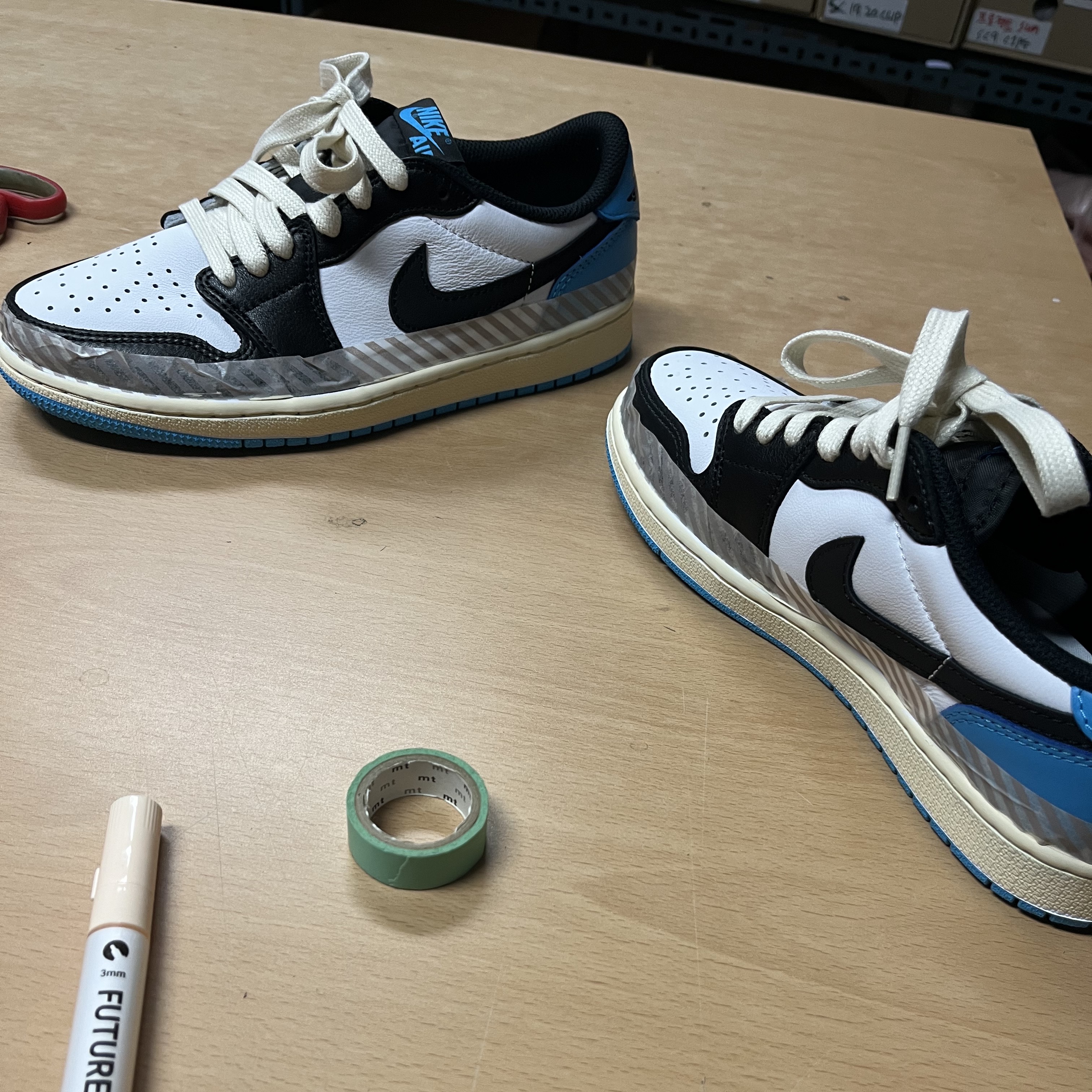 Jordan 1 Retro Low OG Black and Dark Powder Blue 착용 스타일