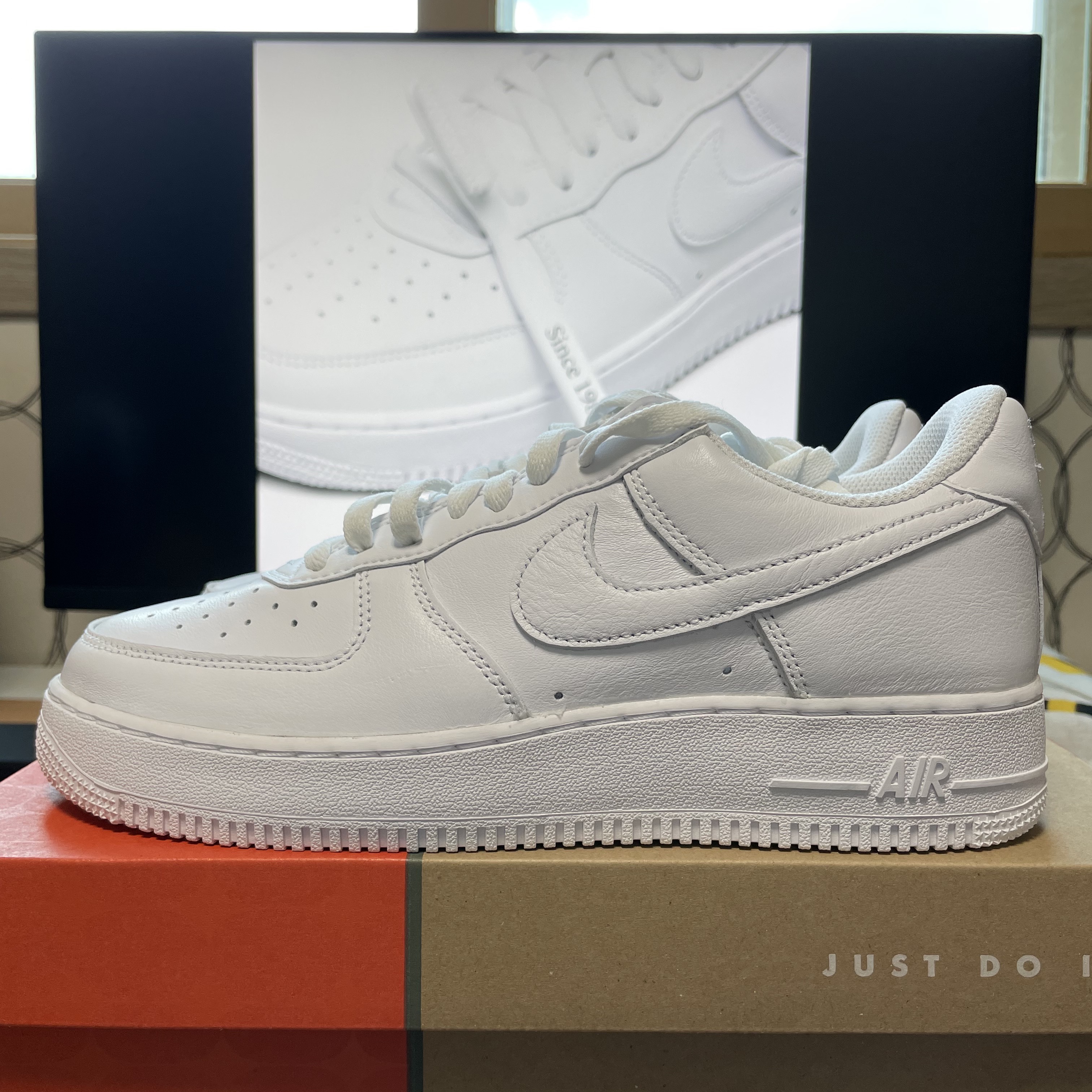 Nike Air Force 1 Low Retro Color of the Month White 착용 스타일 - 1