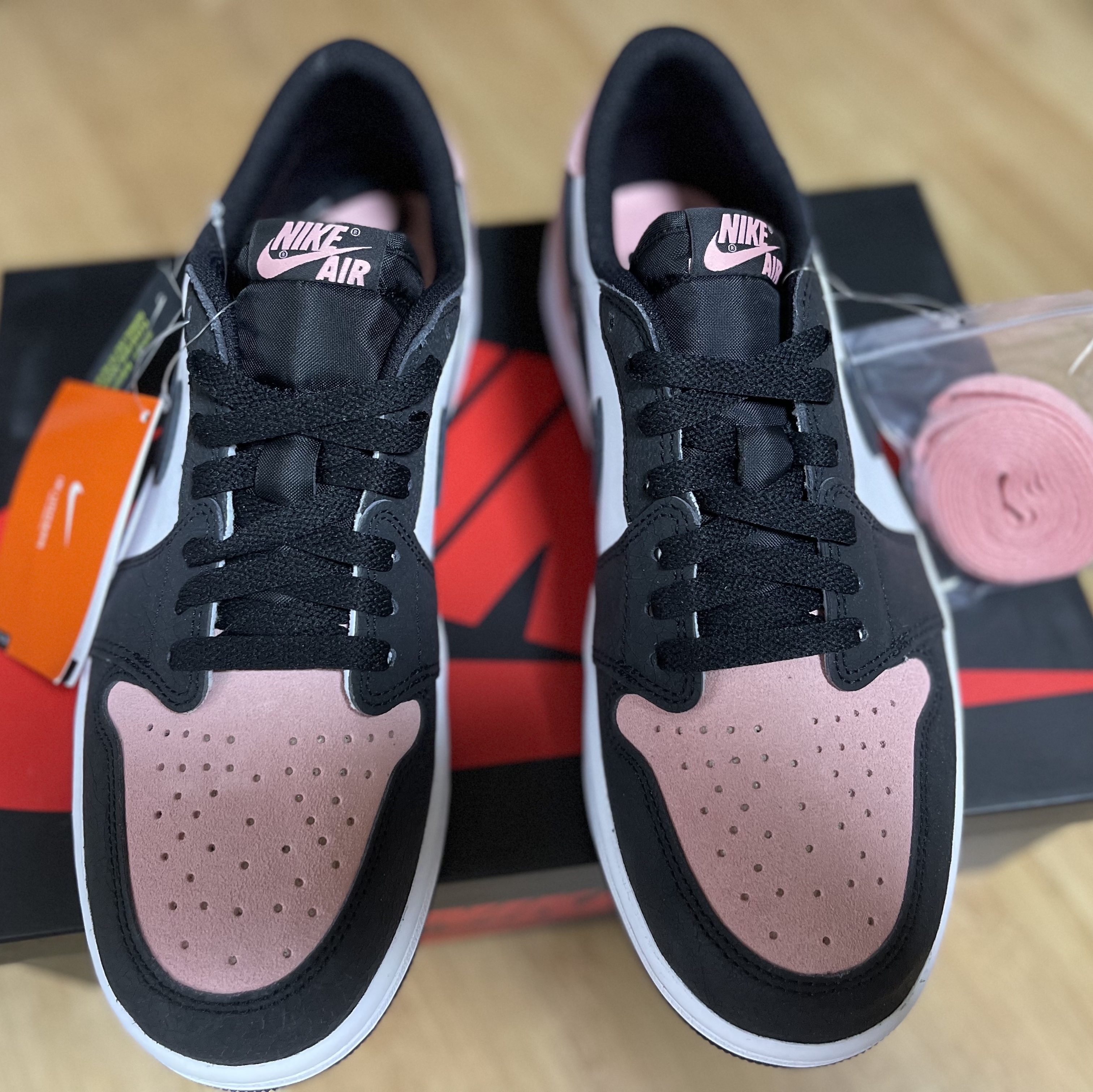 Jordan 1 Retro Low OG Bleached Coral 착용 스타일 - 1