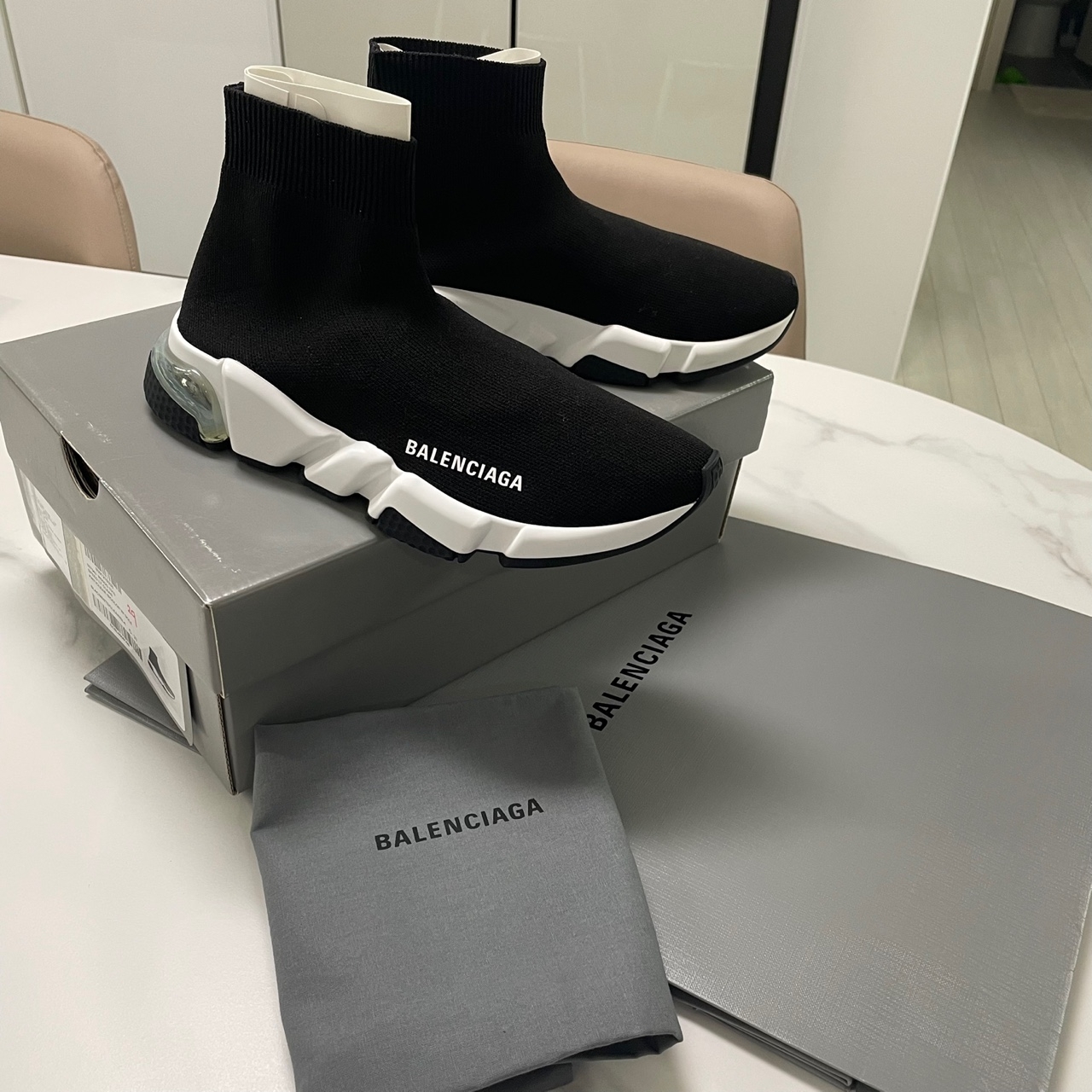 (W) Balenciaga Speed Trainer Clear Sole Black White, Balenciaga Speed 2.0 Trainer Black Knit White Sole 2020 착용 스타일 - 1