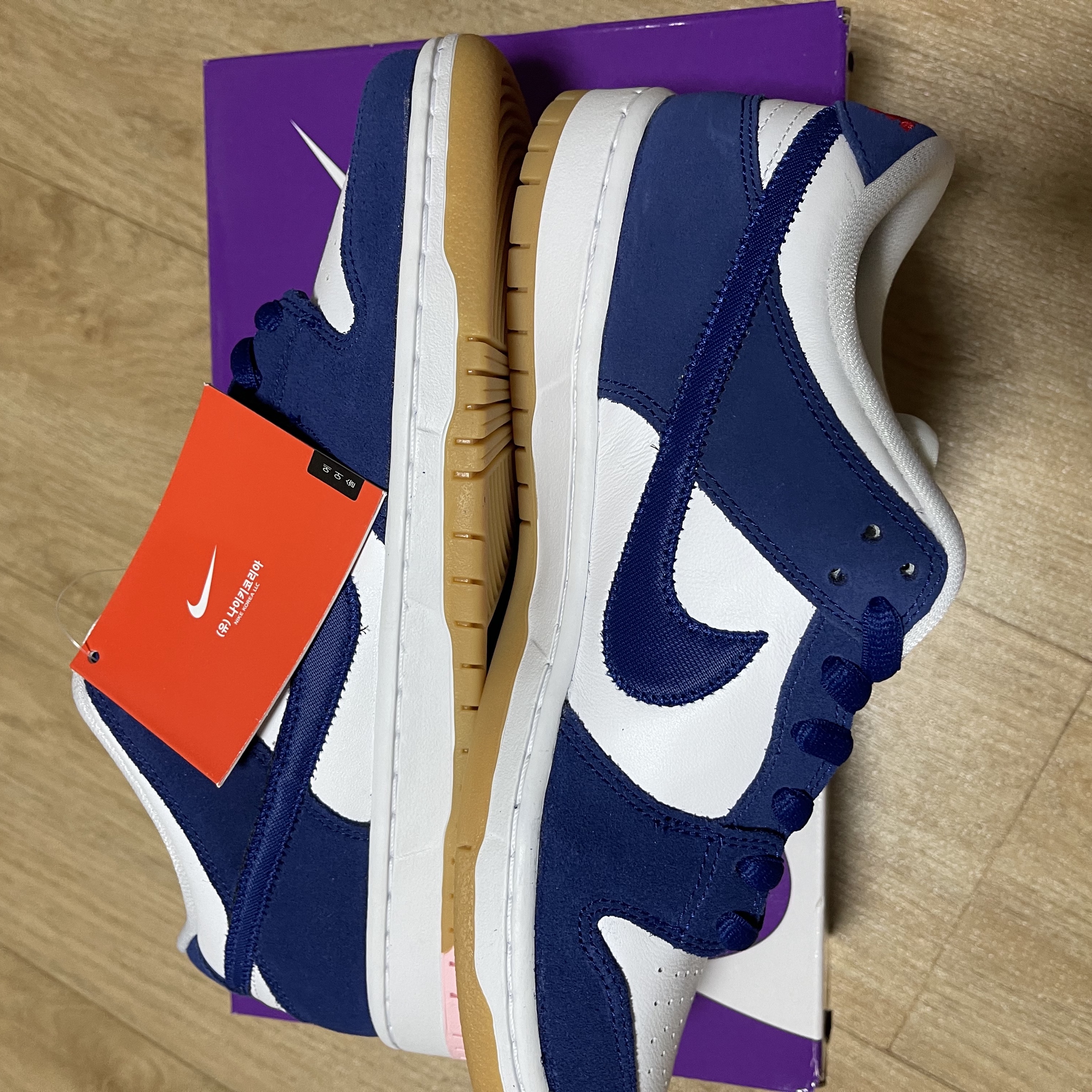 Nike SB Dunk Low Pro Premium Deep Royal Blue 착용 스타일 - 2