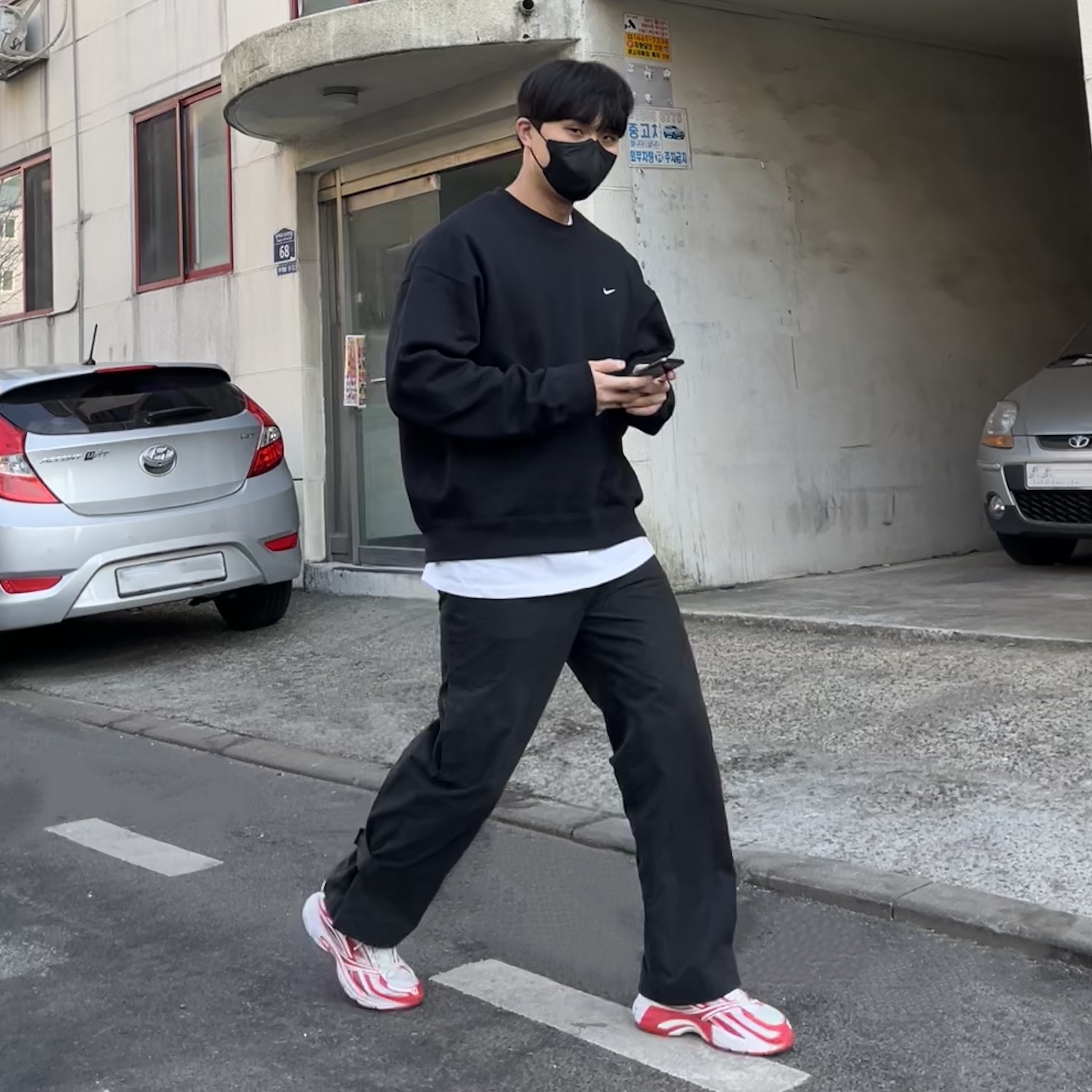 Reebok x Kanghyuk Premier Road Modern White Red , Nike NRG Solo Swoosh Crew Fleece Black White - Asia 착용 스타일
