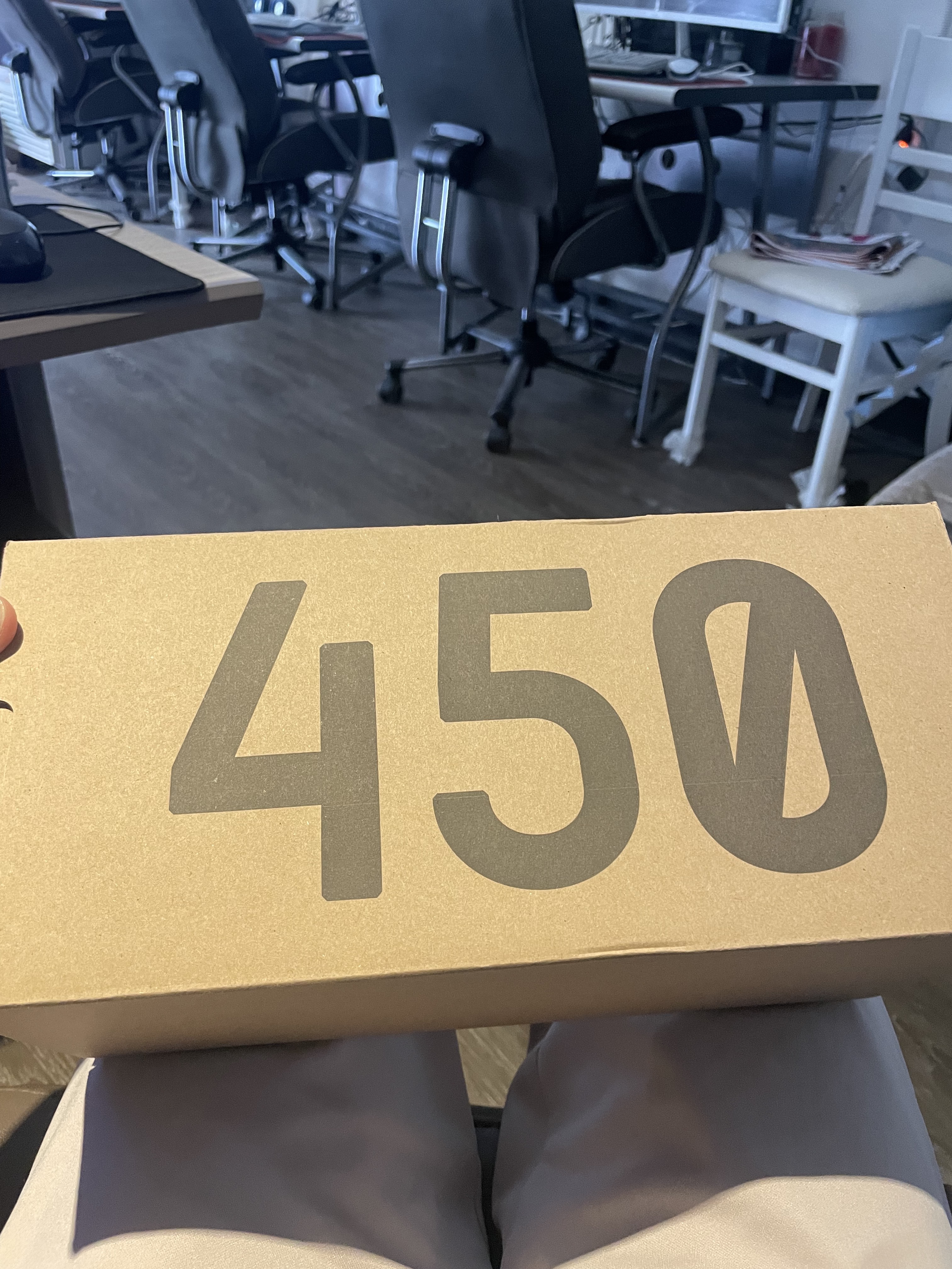Adidas Yeezy 450 Dark Slate 착용 스타일 - 1