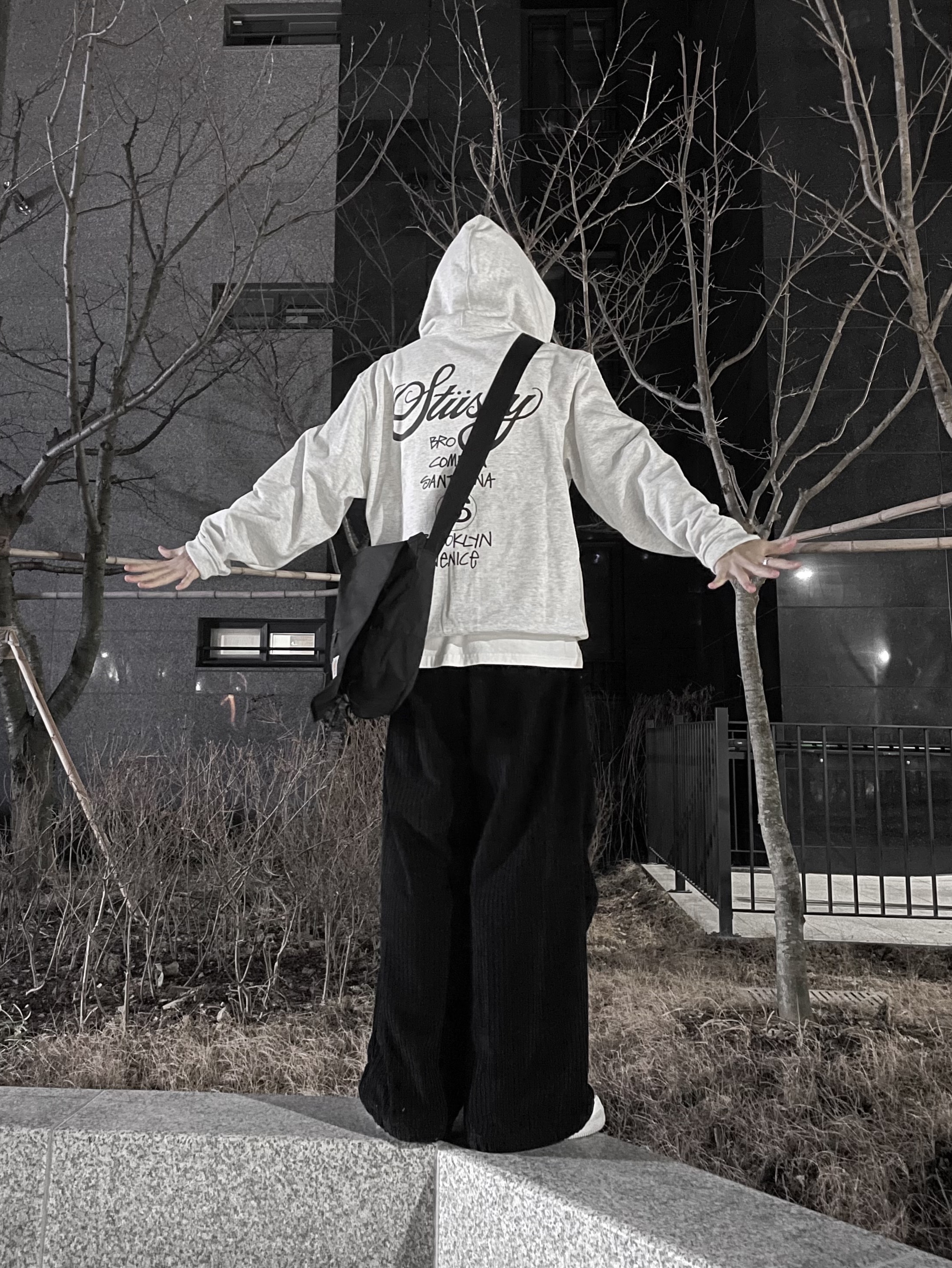 Stussy World Tour Zip Hoodie Ash Heather 2021, Nike Air Force 1 '07 Low White 착용 스타일