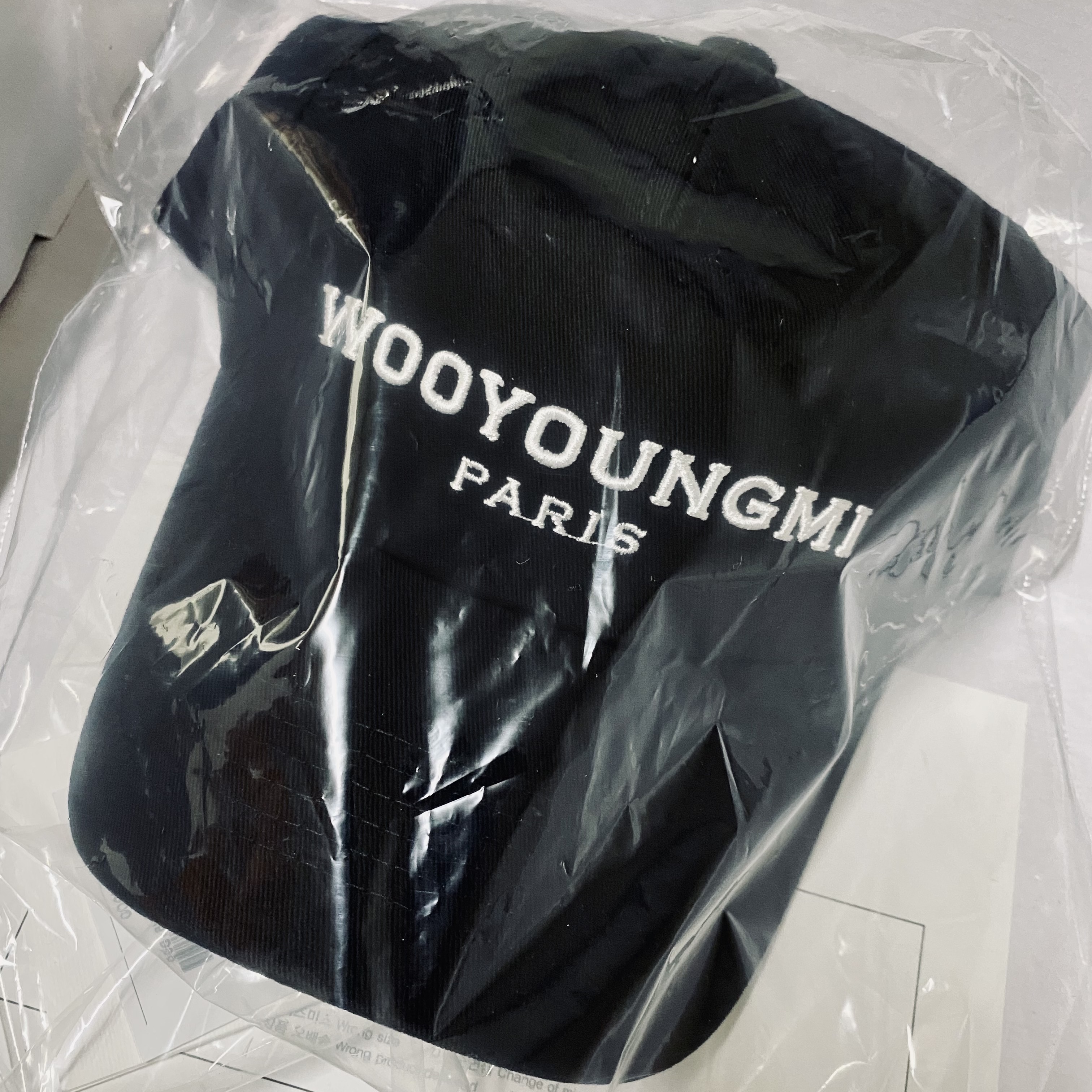 Wooyoungmi White Embroidered Logo Ball Cap Black 착용 스타일 - 1