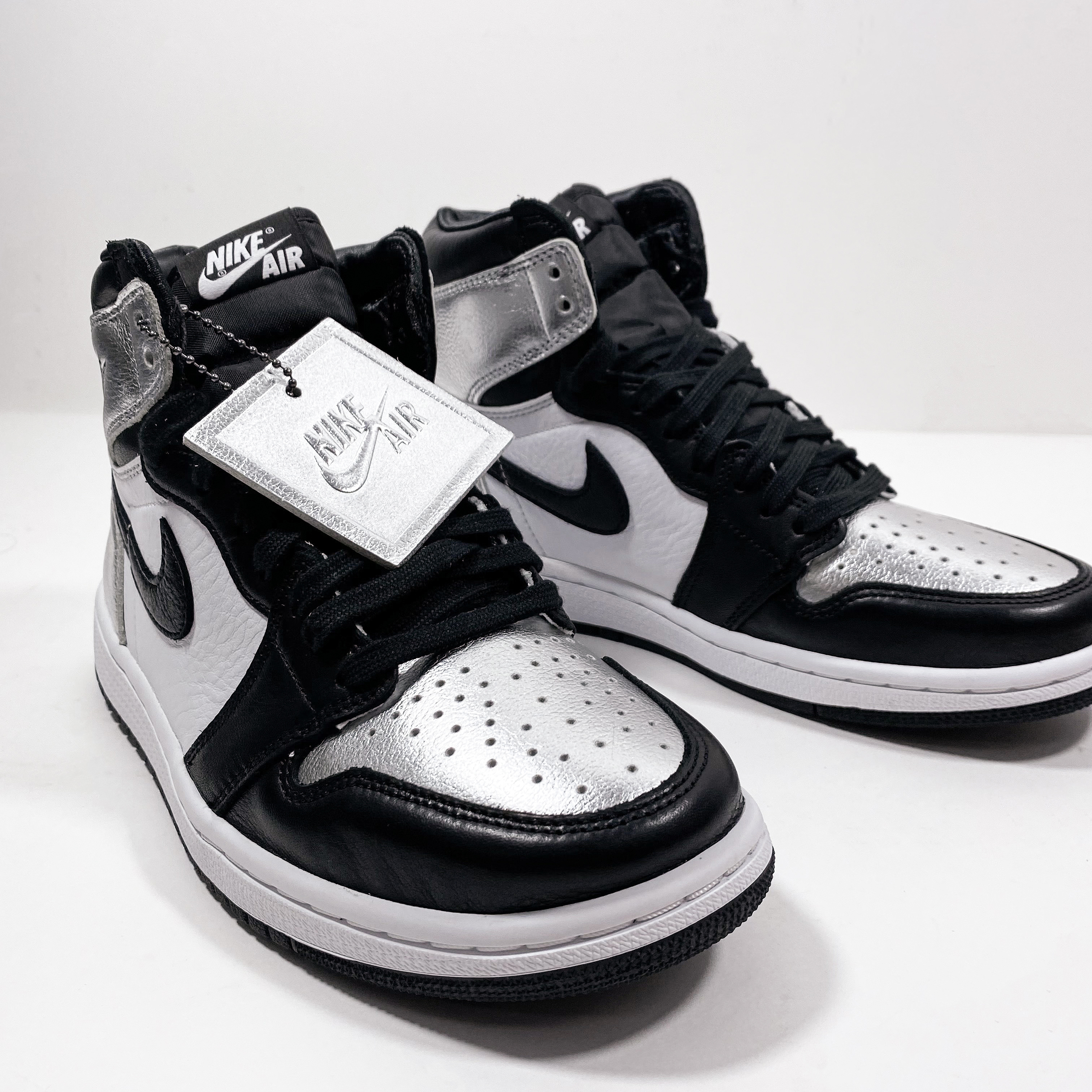(W) Jordan 1 Retro High OG Silver Toe 착용 스타일 - 2
