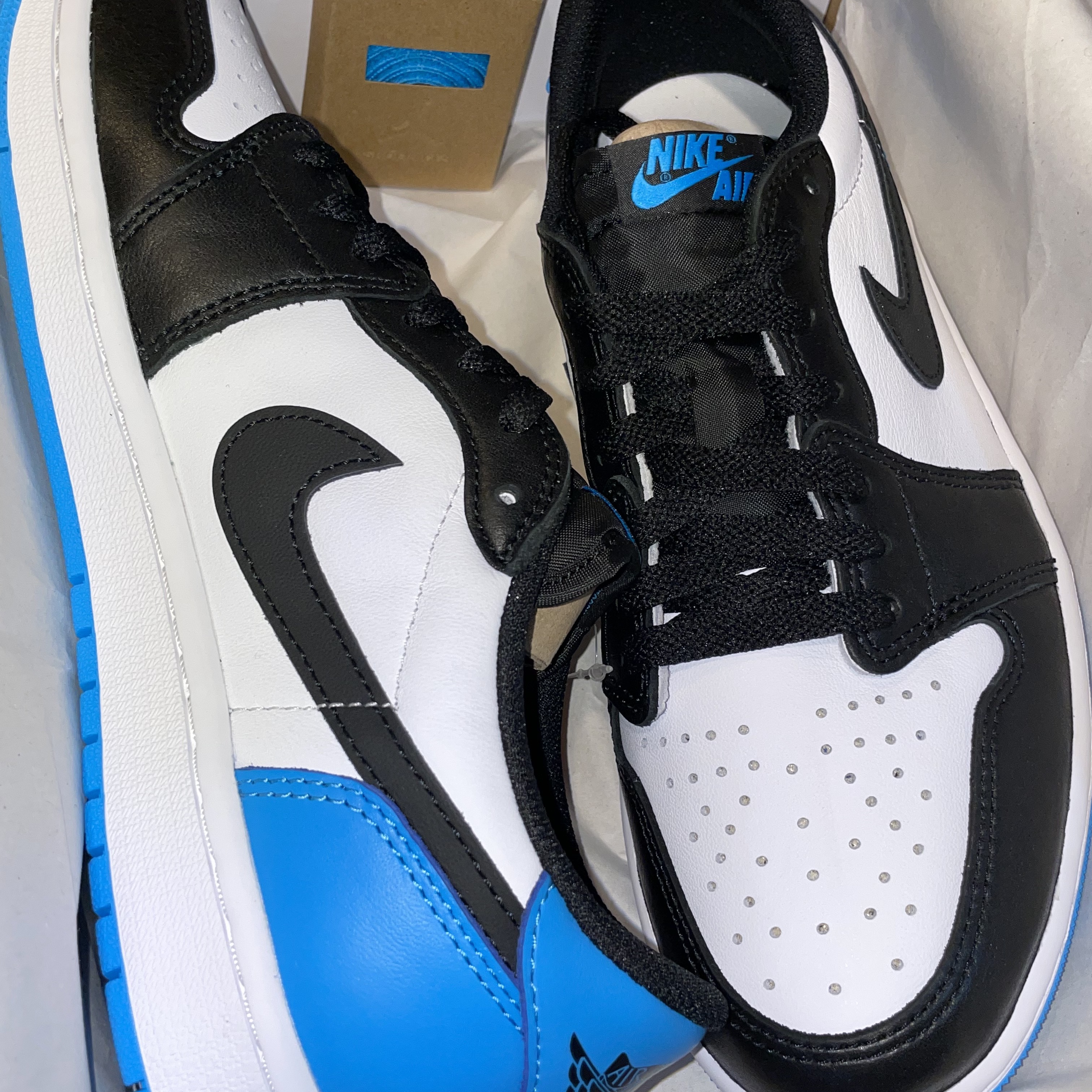 Jordan 1 Retro Low OG Black and Dark Powder Blue 착용 스타일