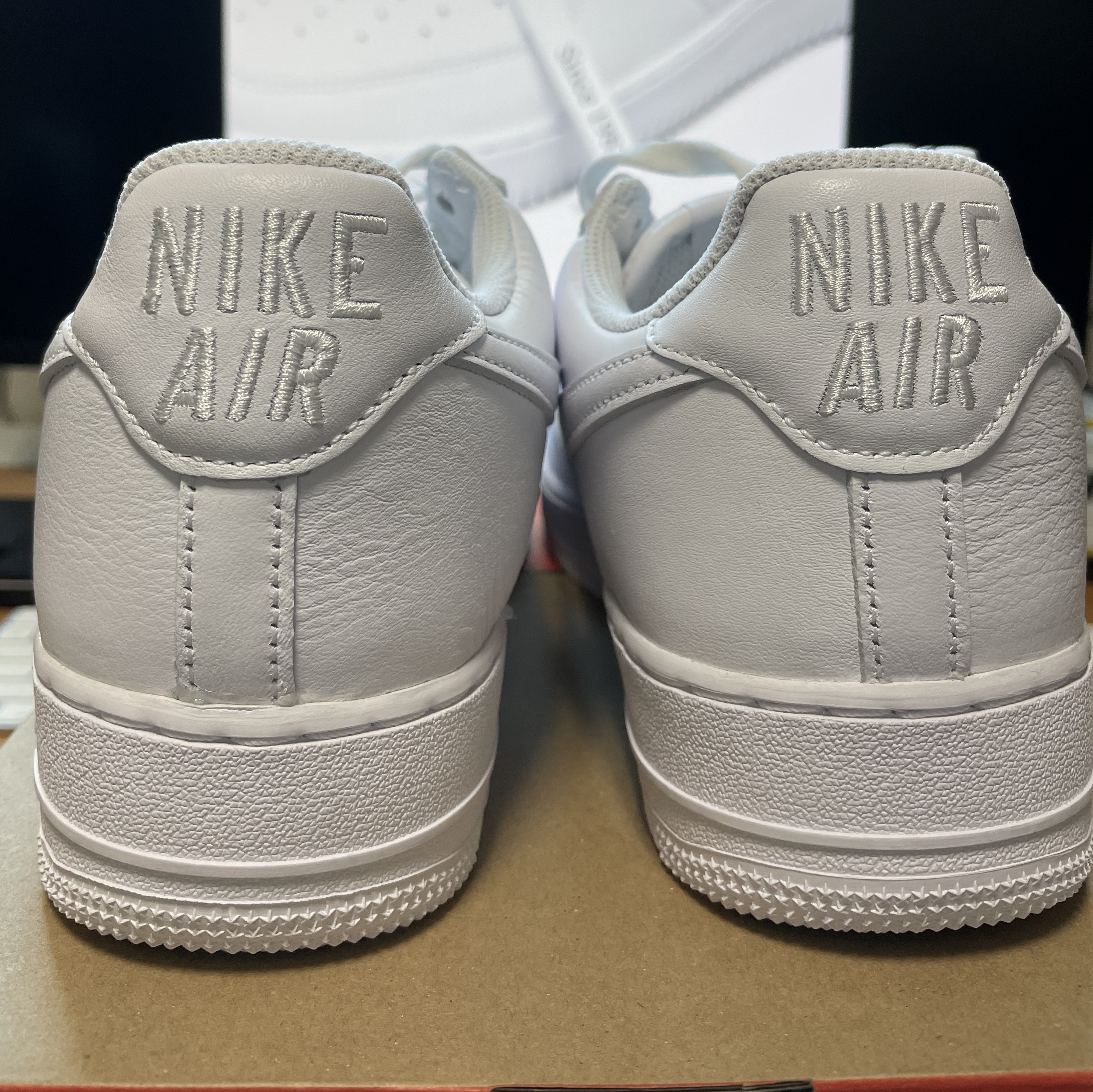 Nike Air Force 1 Low Retro Color of the Month White 착용 스타일 - 2