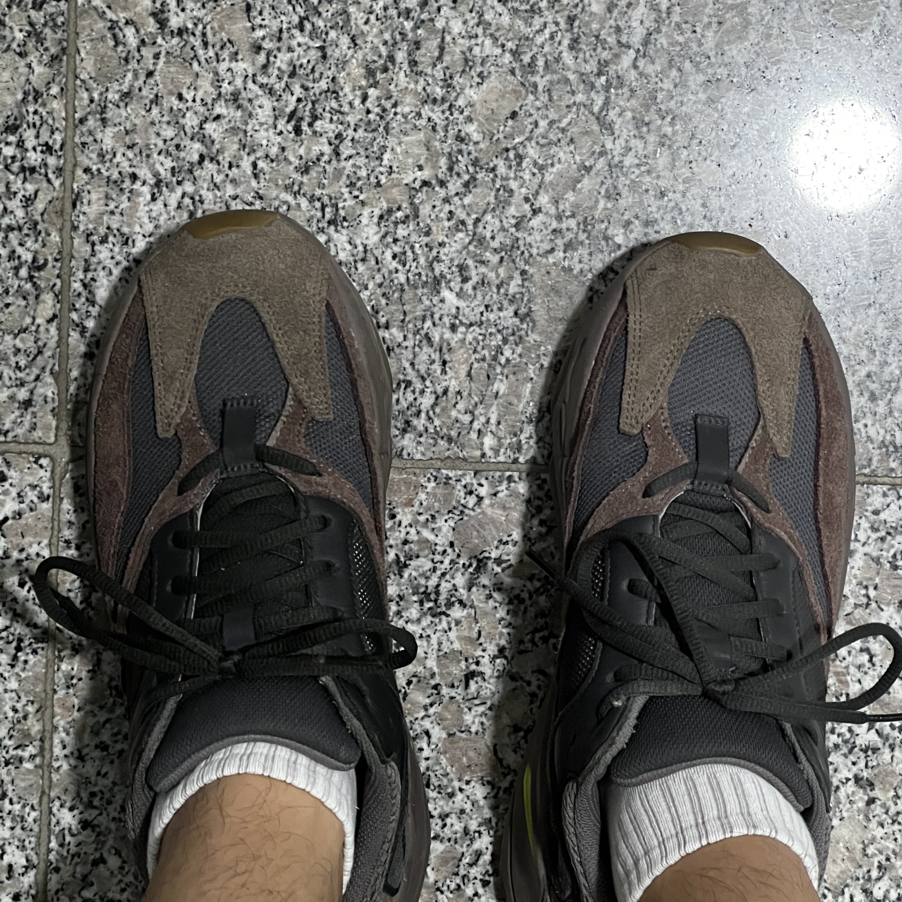 Adidas Yeezy Boost 700 Mauve 착용 스타일