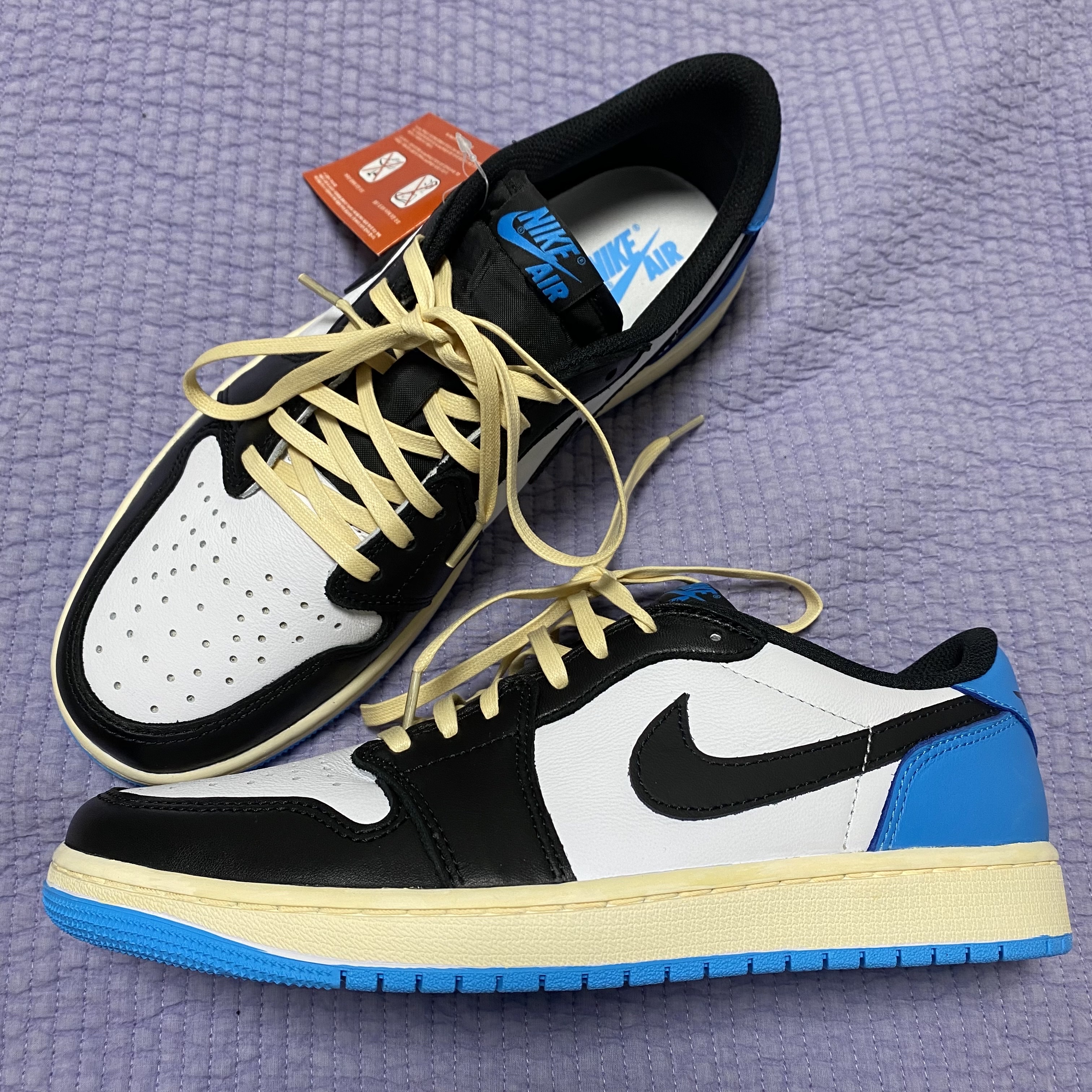 Jordan 1 Retro Low OG Black and Dark Powder Blue 착용 스타일