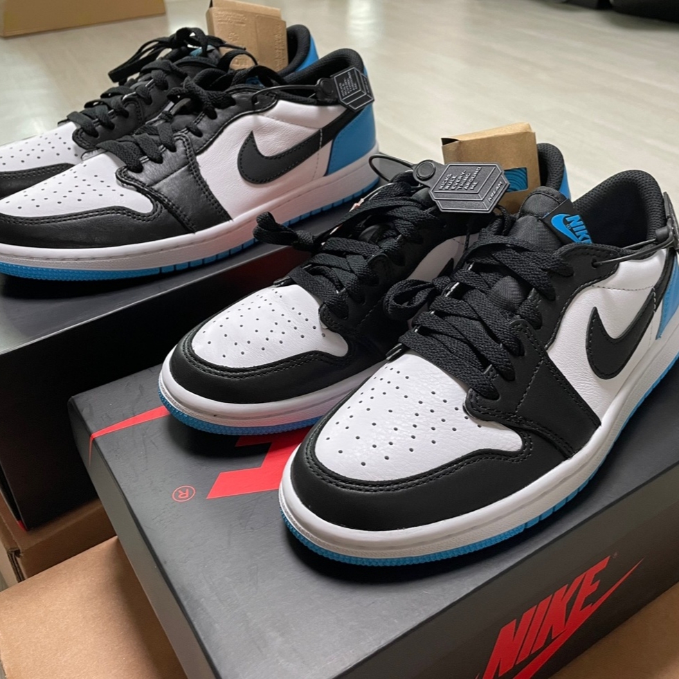 Jordan 1 Retro Low OG Black and Dark Powder Blue 착용 스타일