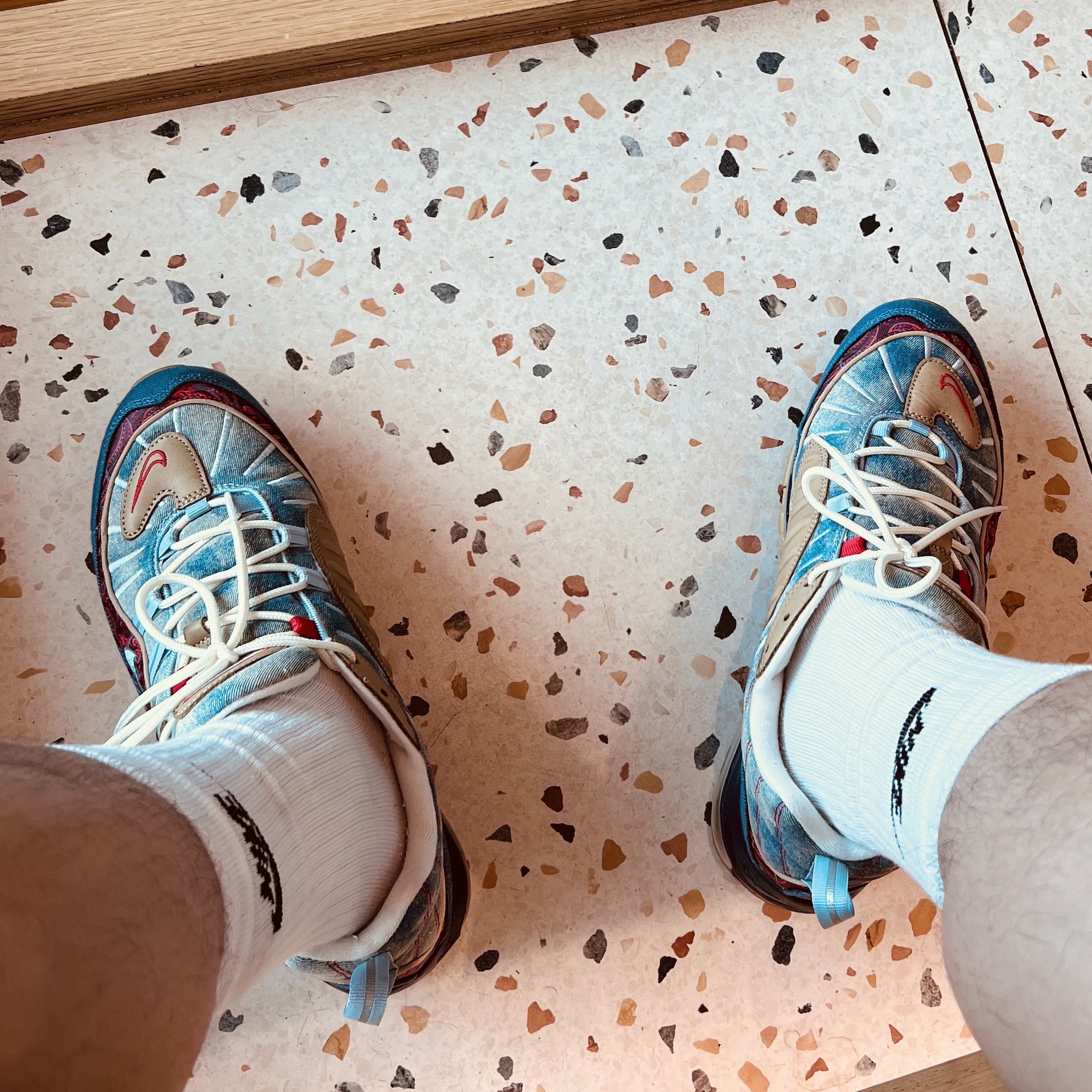 Nike Air Max 98 Wild West 착용 스타일