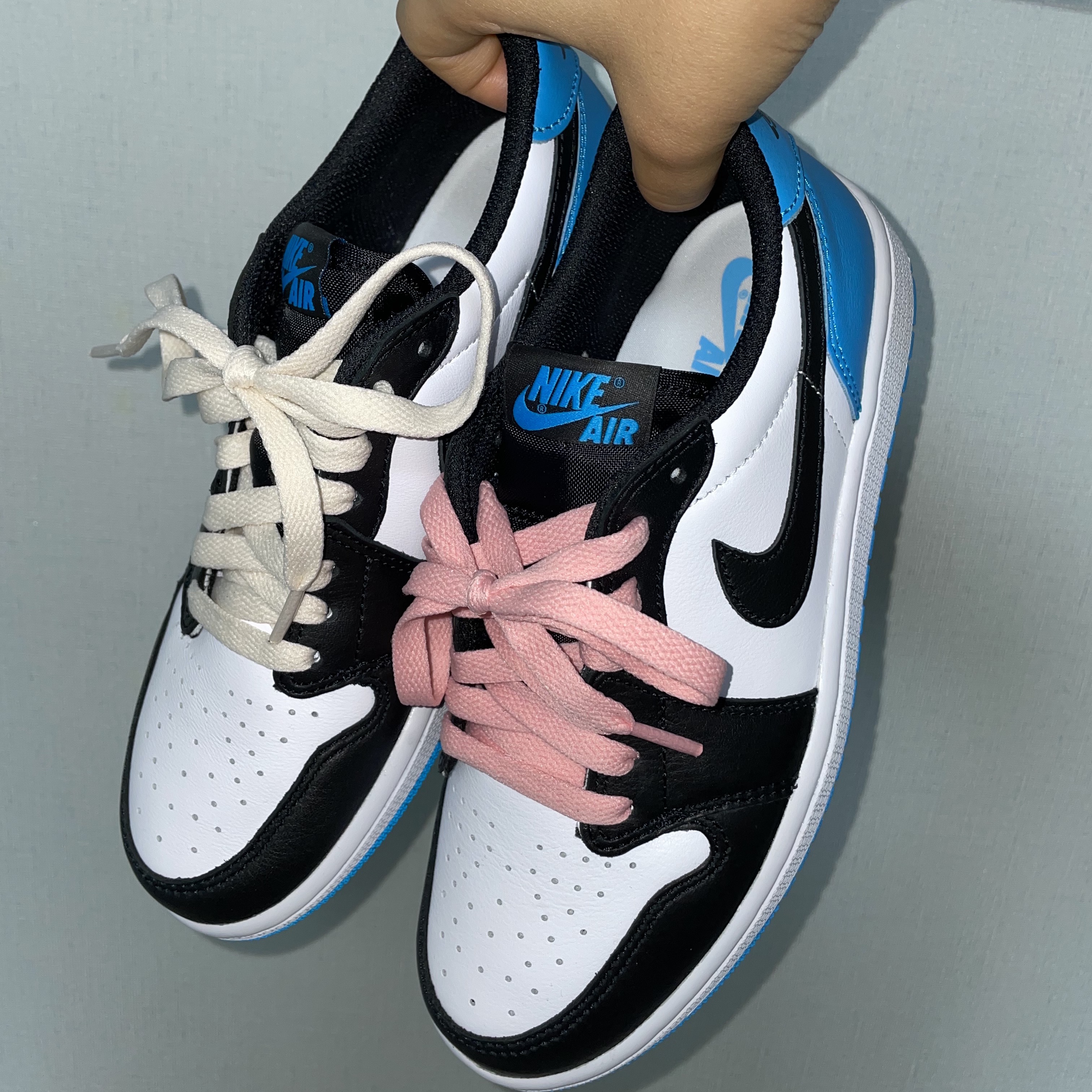 (W) Jordan 1 Retro Low OG Black and Dark Powder Blue, Jordan 1 Retro Low OG Black and Dark Powder Blue 착용 스타일 - 1