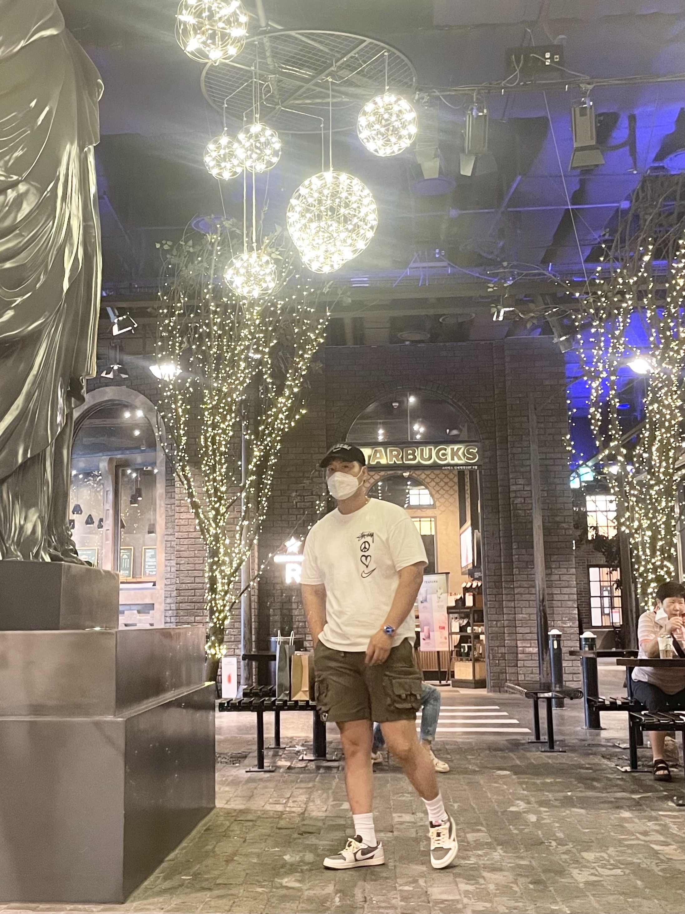 Nike x Stussy NRG RA T-Shirt Summit White (DM4943-121), Supreme x Nike Arc Corduroy 6-Panel Black - 22SS 착용 스타일