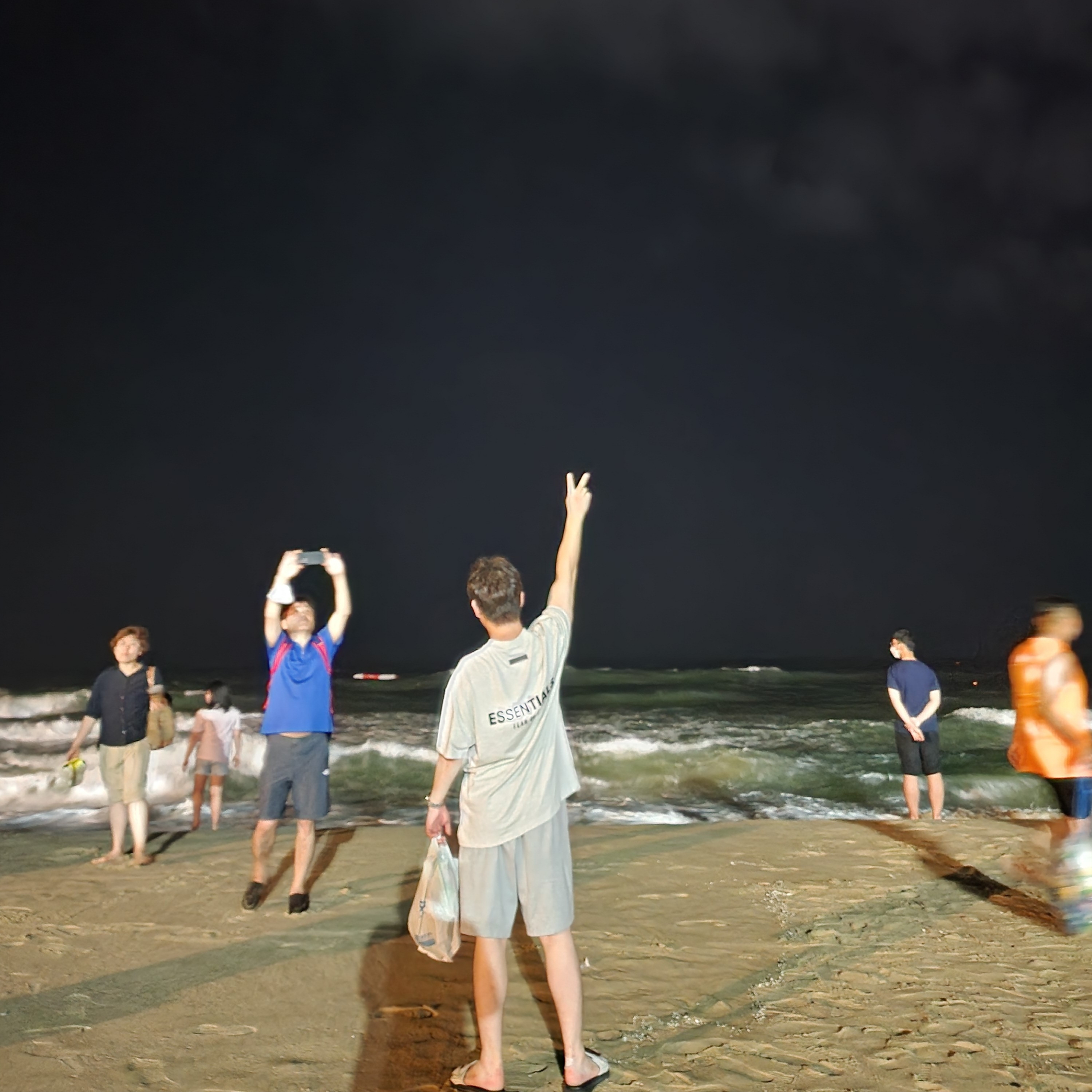 Essentials The Core Collection T-Shirt Light Oatmeal 착용 스타일 - 1