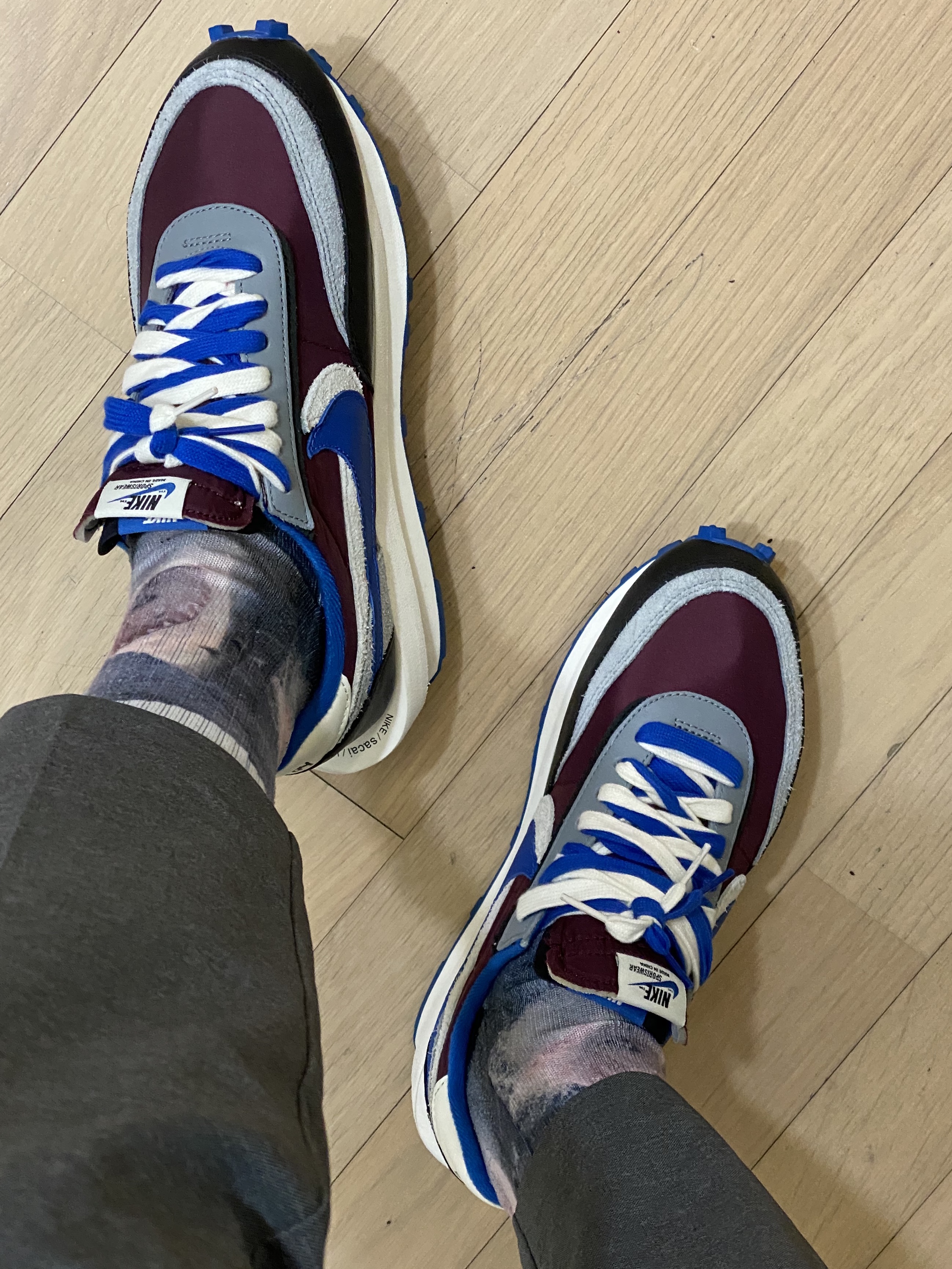 Nike x Sacai x Undercover LDWaffle Night Maroon Team Royal 착용 스타일
