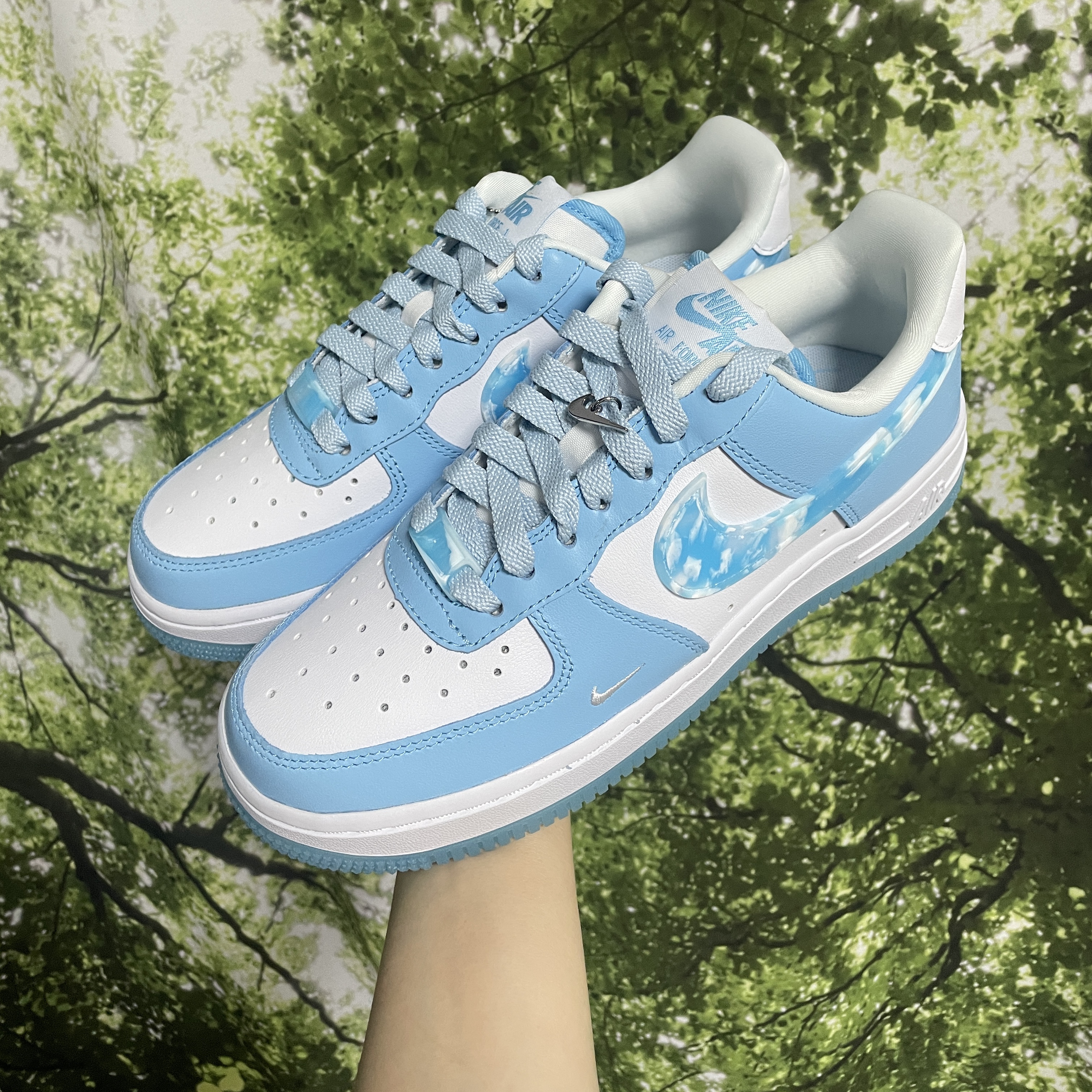 (W) Nike Air Force 1 '07 LX Celestine Blue 착용 스타일 - 1
