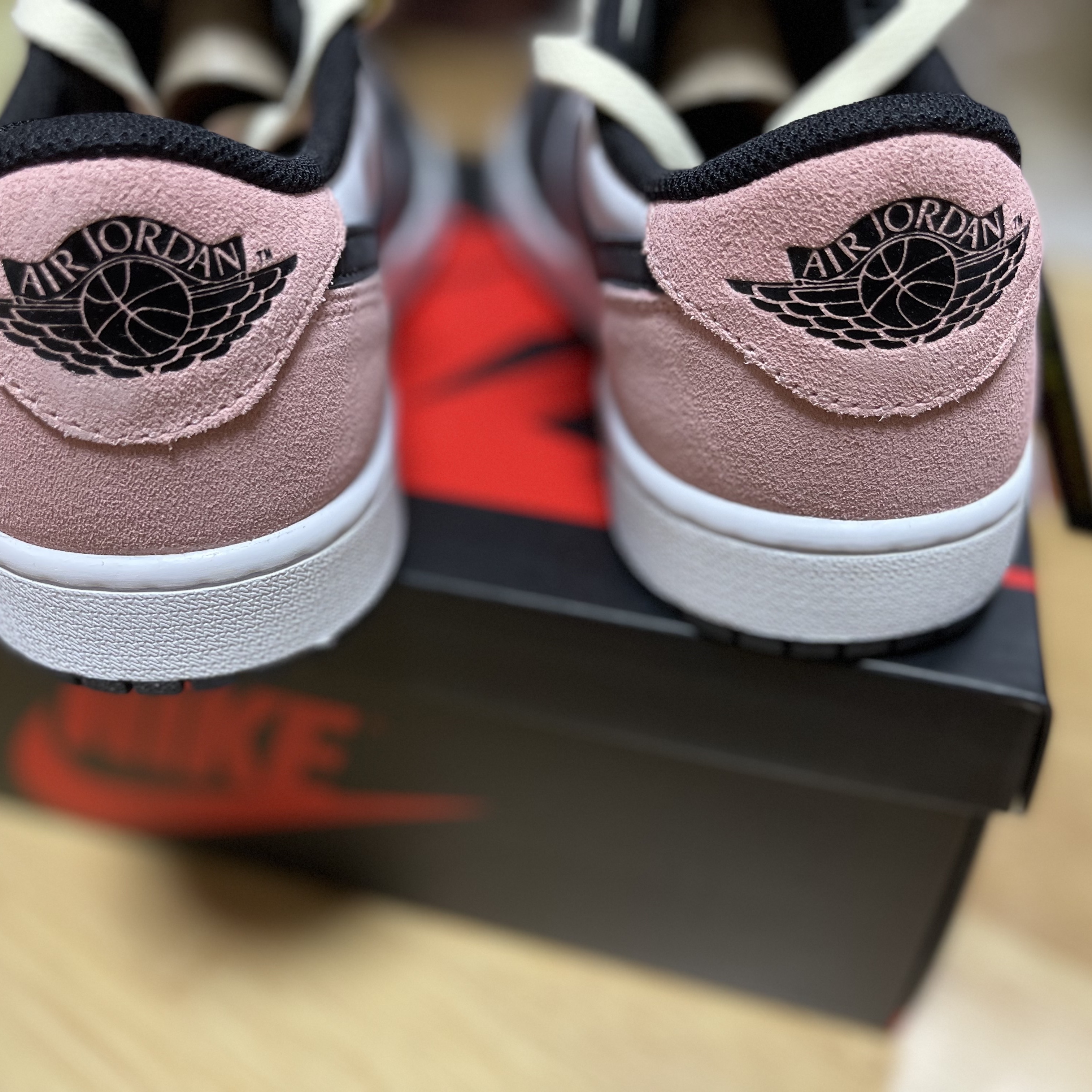 Jordan 1 Retro Low OG Bleached Coral 착용 스타일 - 3