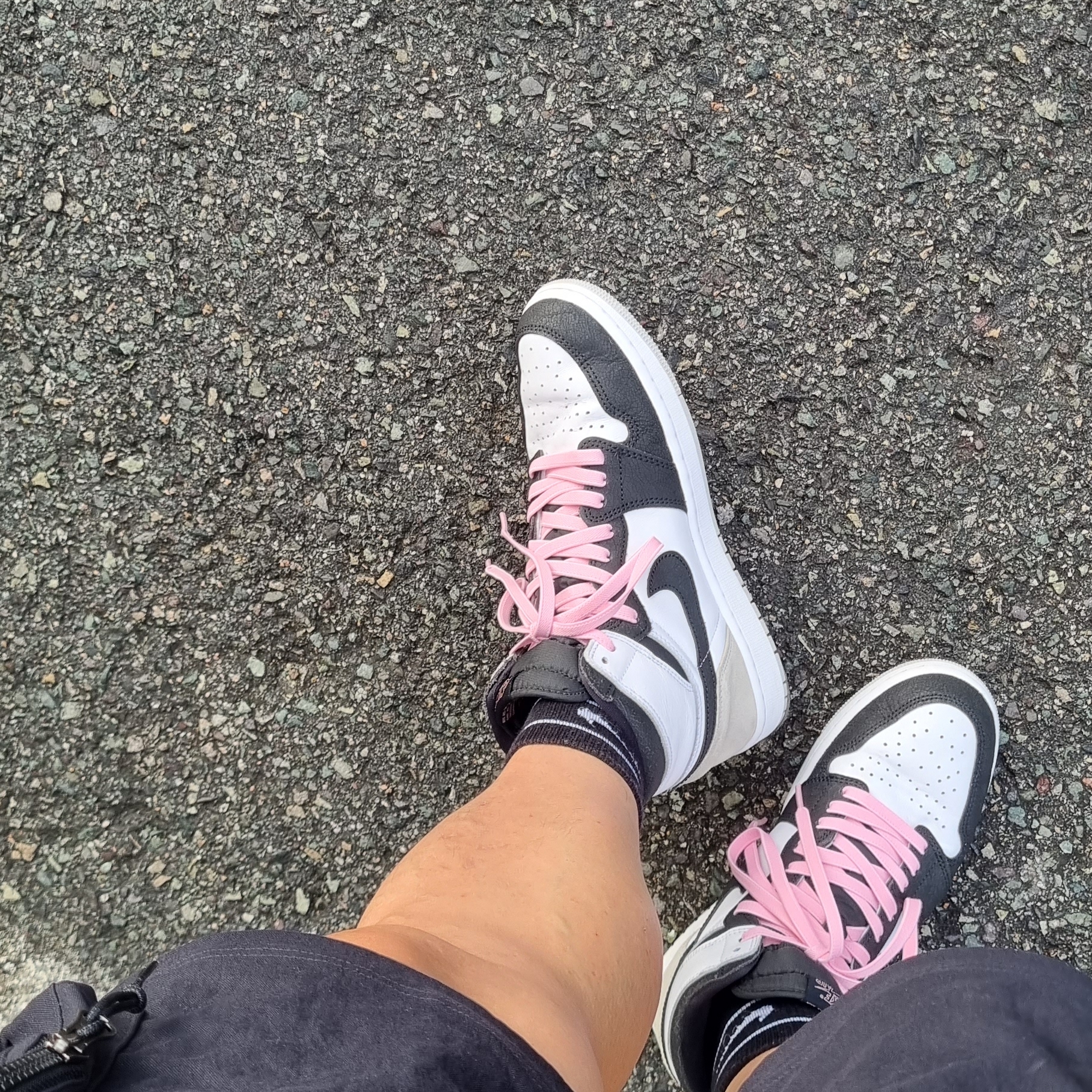 Jordan 1 Retro High OG Bleached Coral 착용 스타일