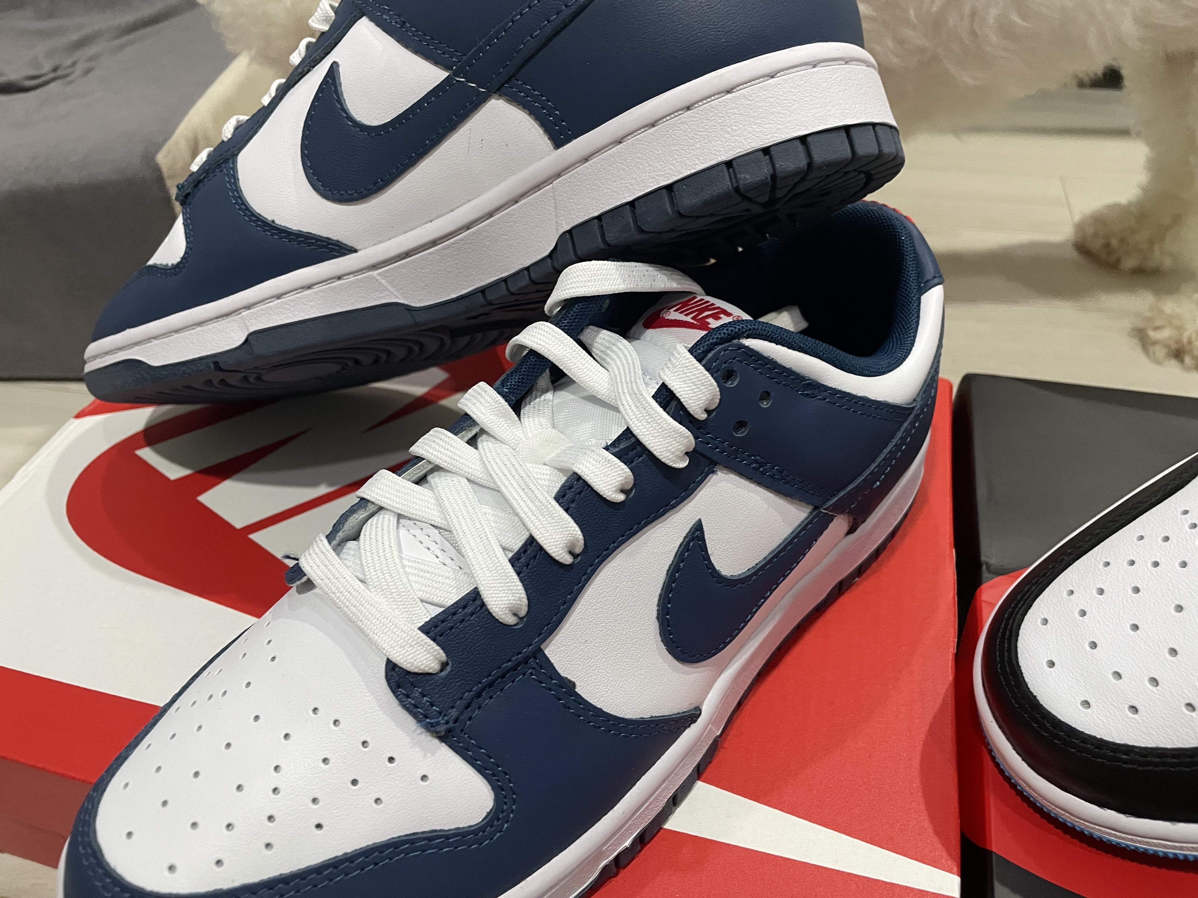 Nike Dunk Low Retro Valerian Blue, Jordan 1 Retro Low OG Black and Dark Powder Blue 착용 스타일 - 2