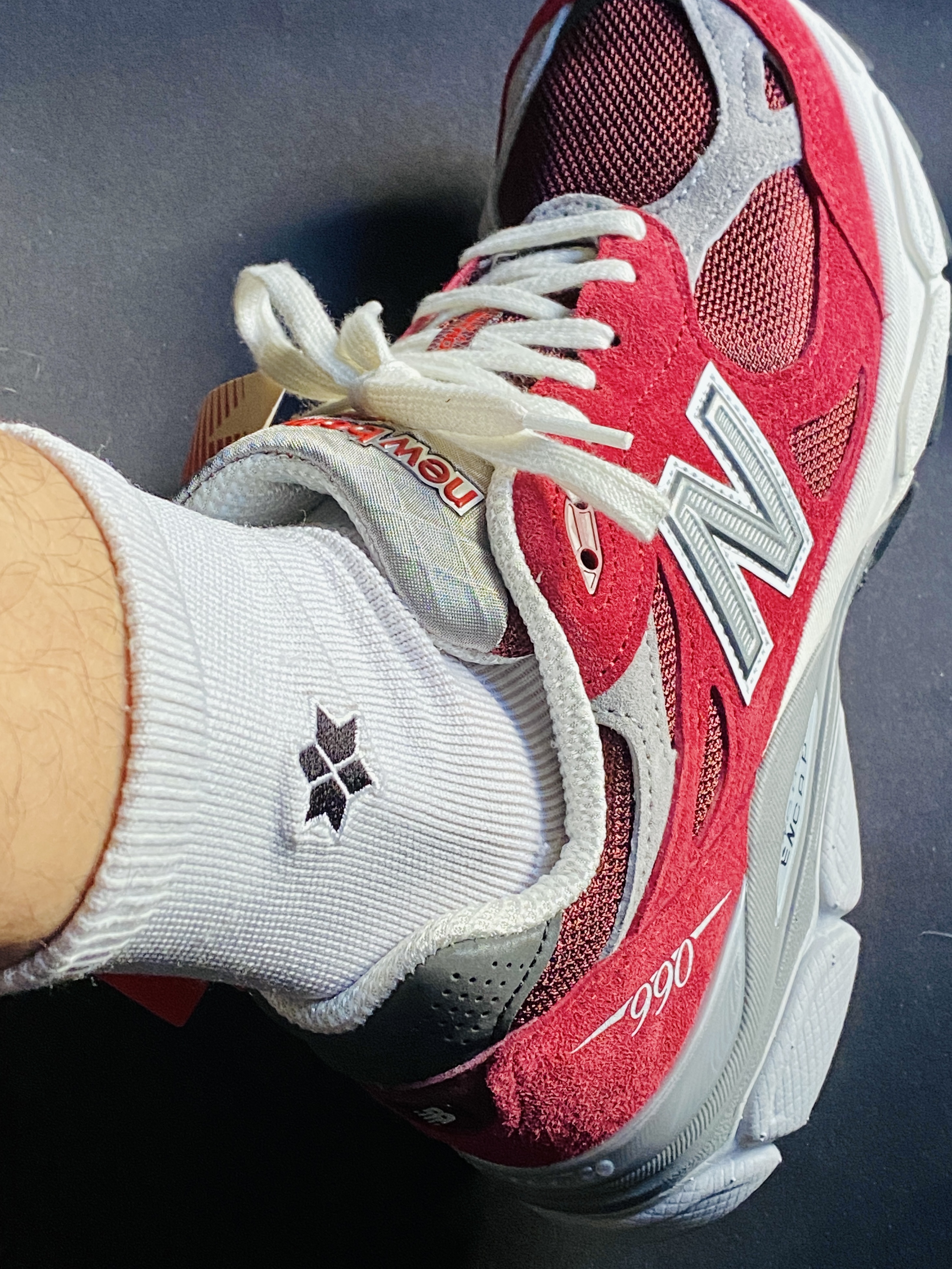 New Balance 990v3 Made in USA Scarlet Marblehead 착용 스타일