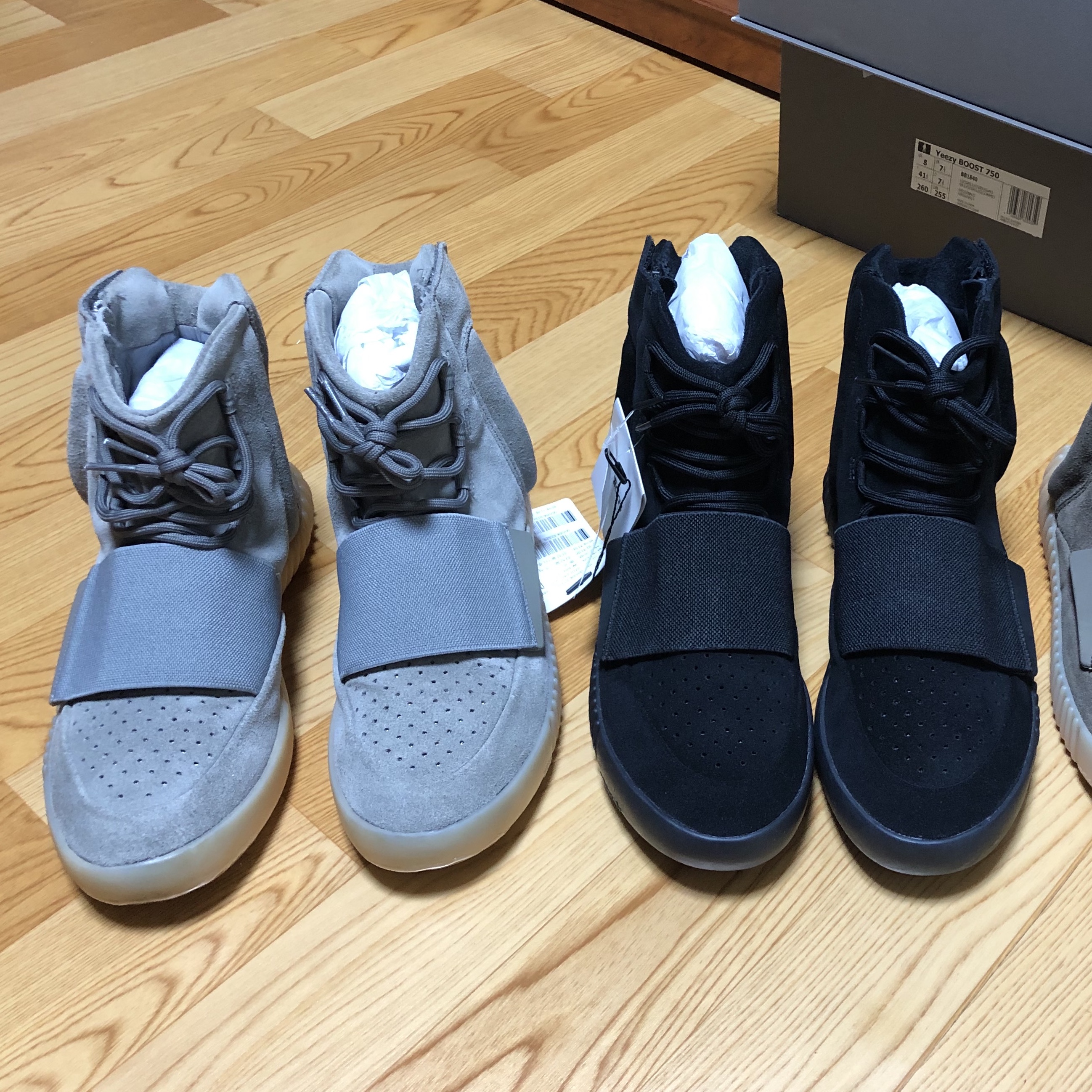 Adidas Yeezy Boost 750 Light Brown Gum (Chocolate), Adidas Yeezy Boost 750 Light Grey Glow In the Dark 착용 스타일 - 2