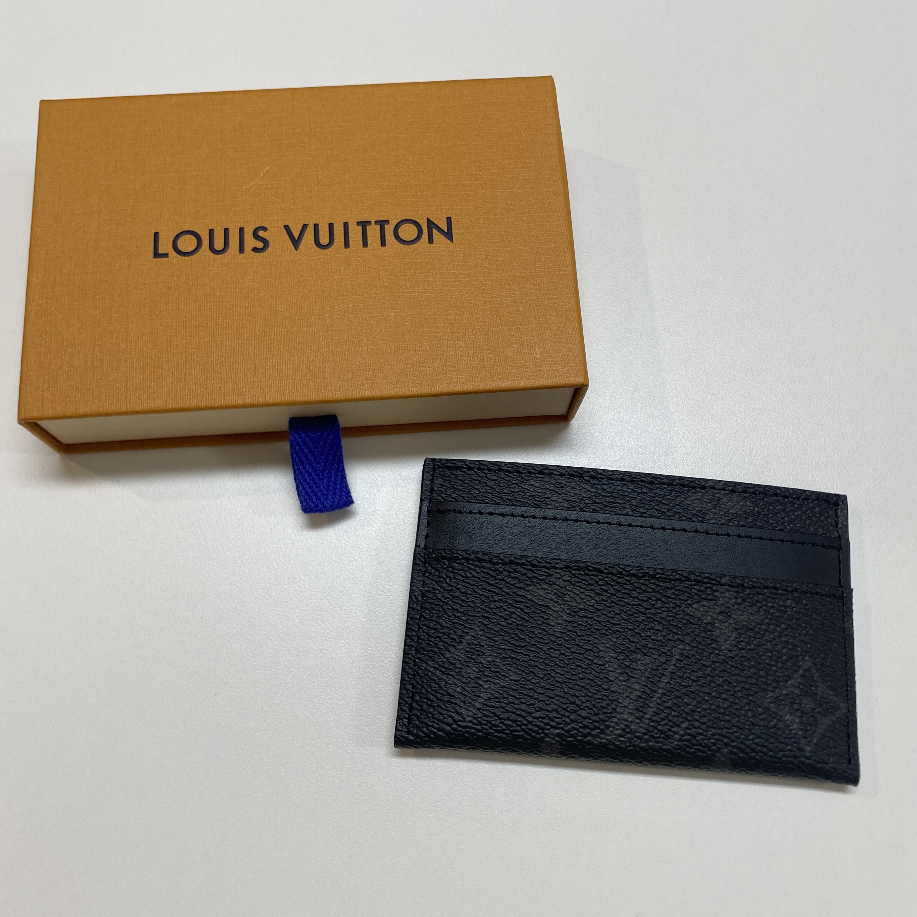 Louis Vuitton Double Card Holder Monogram Eclipse 착용 스타일 - 1