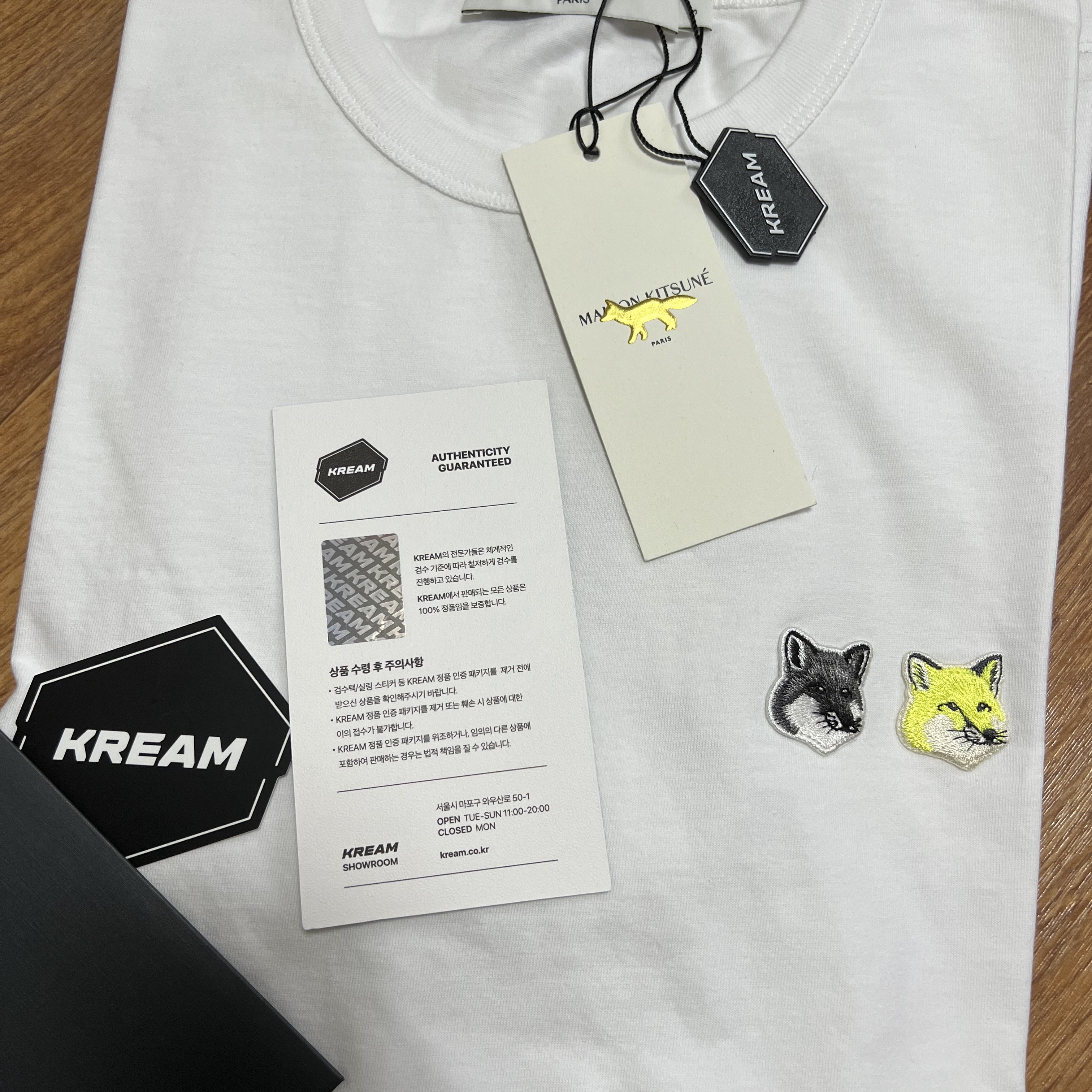 Maison Kitsune Double Monochrome Fox Head Patch Classic T-Shirt White 착용 스타일