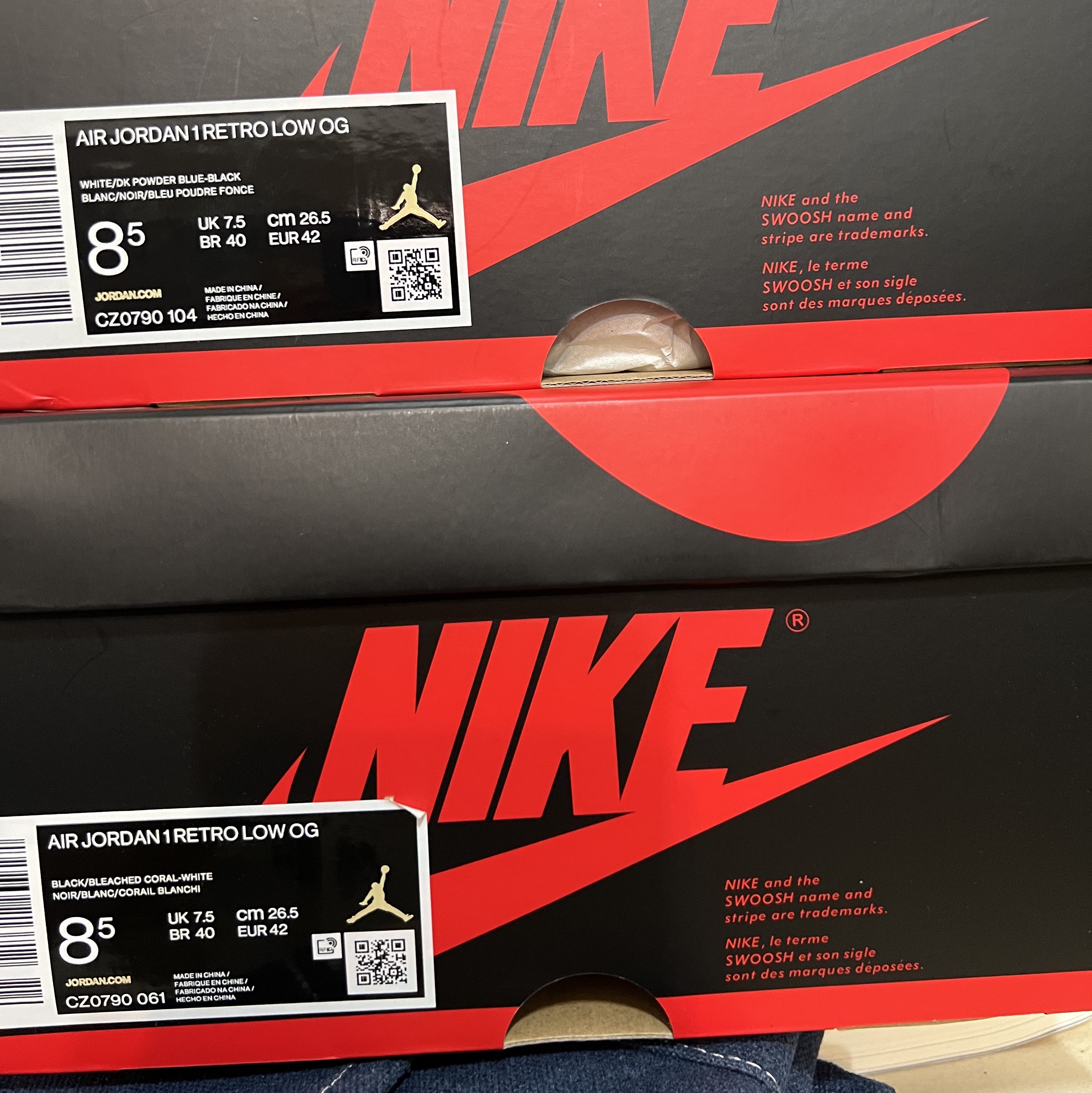 Jordan 1 Retro Low OG Black and Dark Powder Blue, Jordan 1 Retro Low OG Bleached Coral 착용 스타일