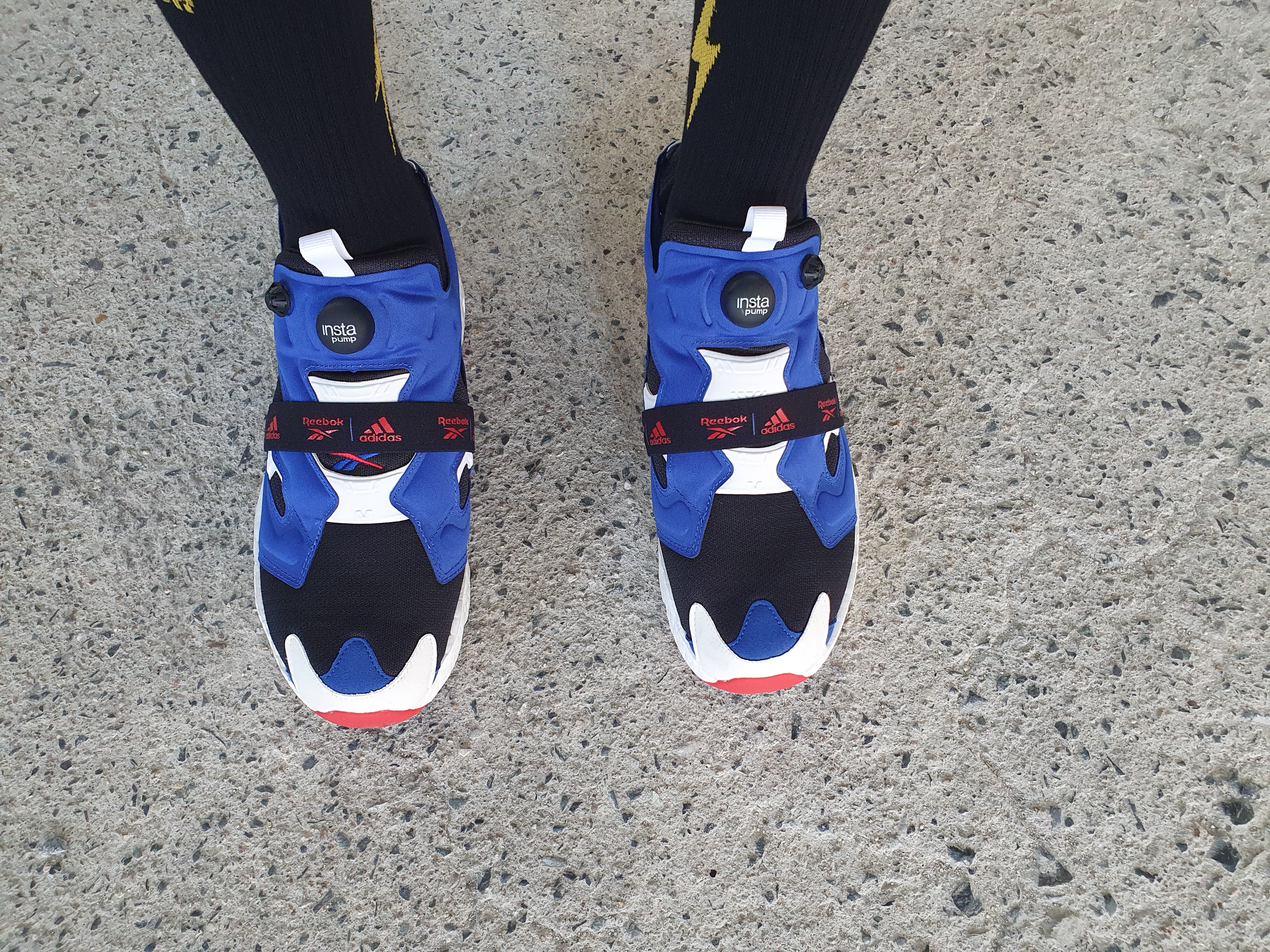 Reebok x Adidas Instapump Fury Boost Blue 착용 스타일 - 1