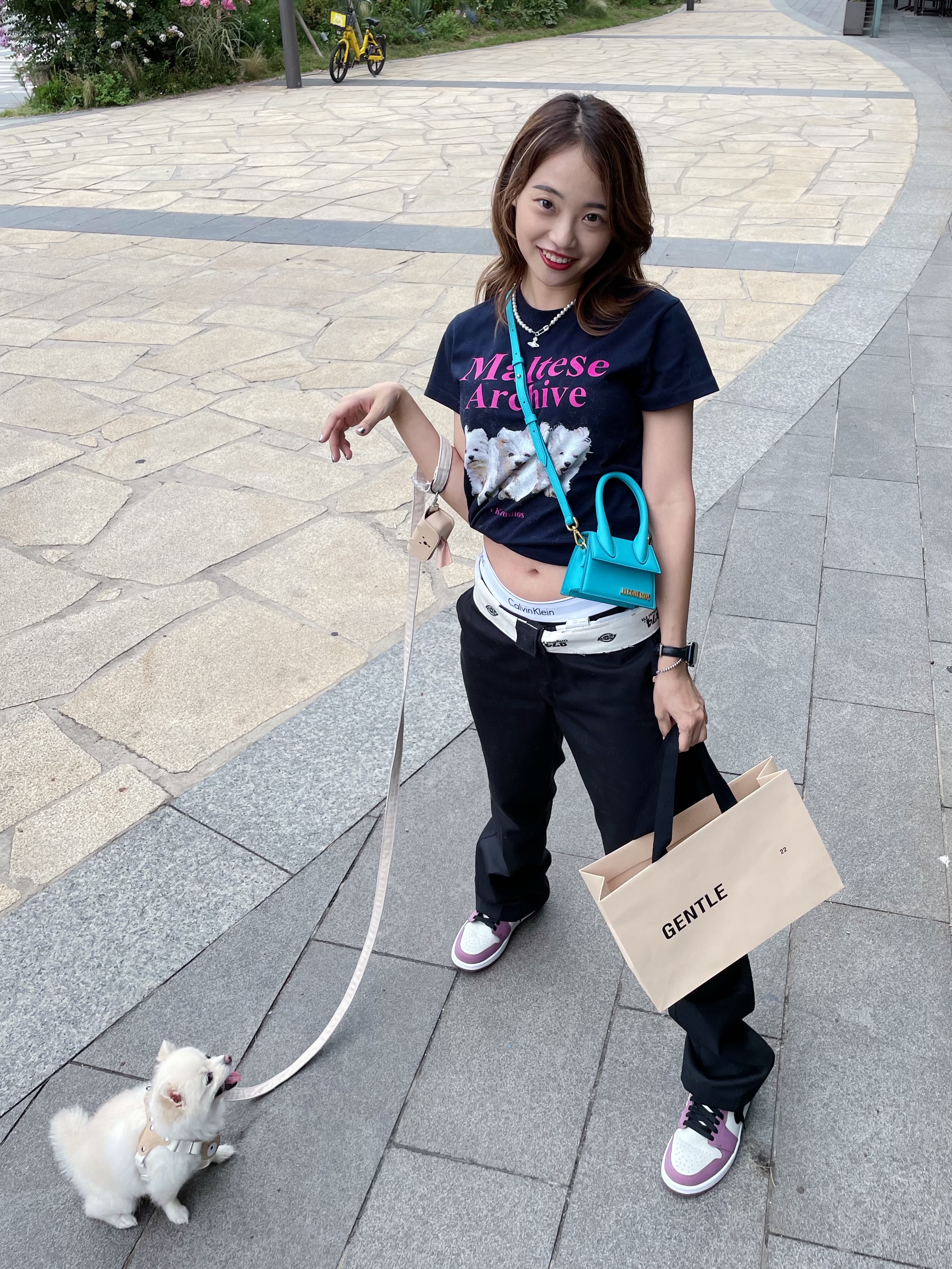 (W) Jordan 1 Mid SE Light Mulberry, Jacquemus Le Chiquito Signature Mini Handbag Green 착용 스타일 - 2