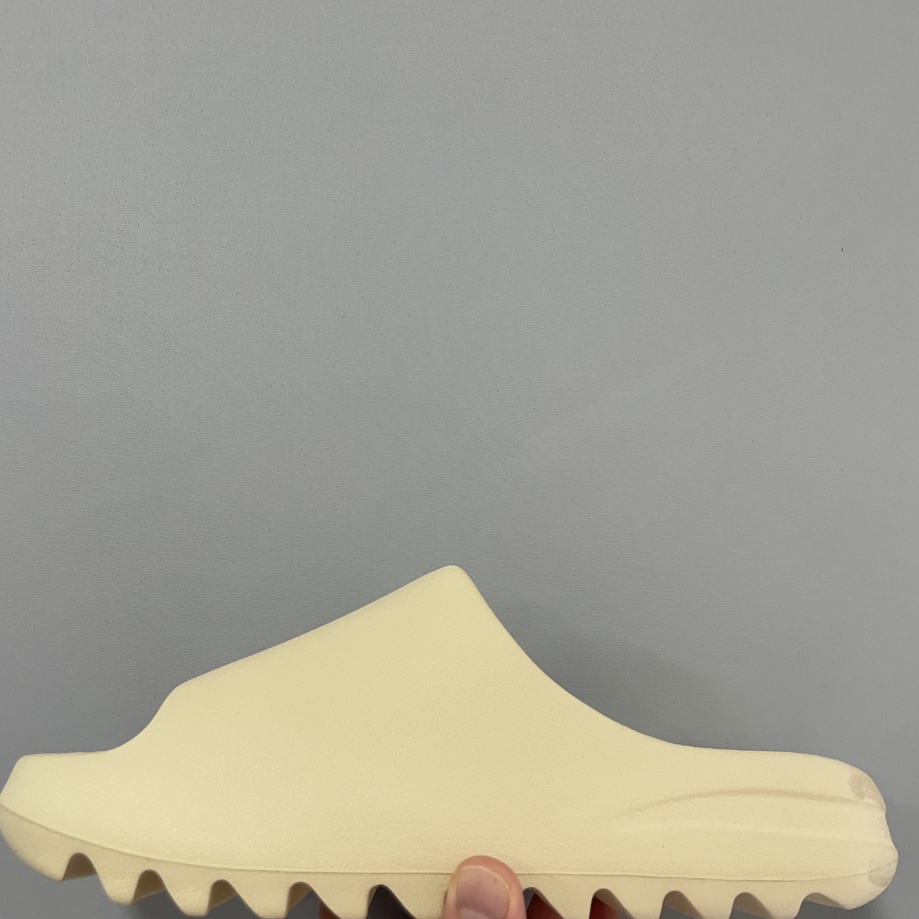 Adidas Yeezy Slide Bone 2022/2023 착용 스타일