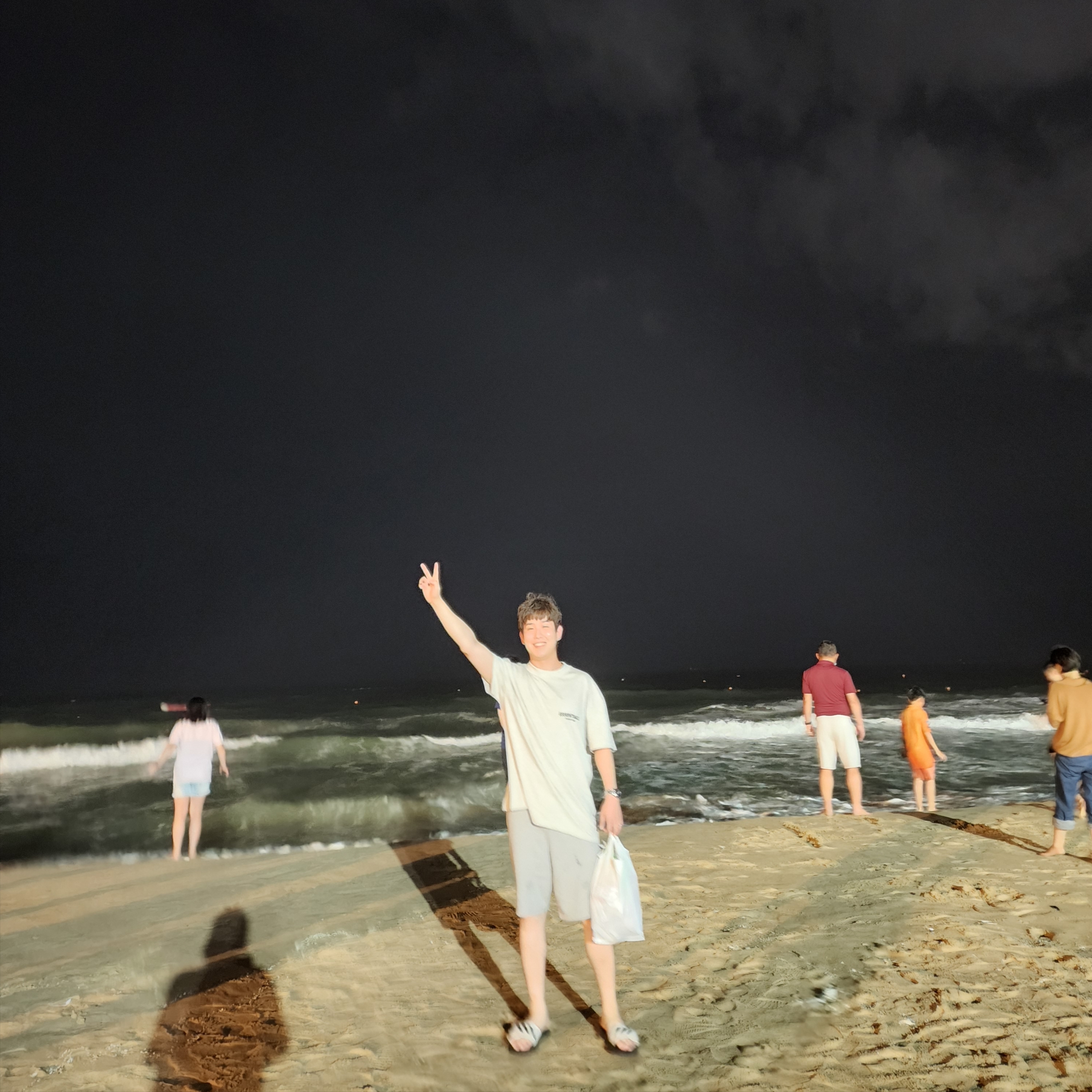 Essentials The Core Collection T-Shirt Light Oatmeal 착용 스타일 - 2