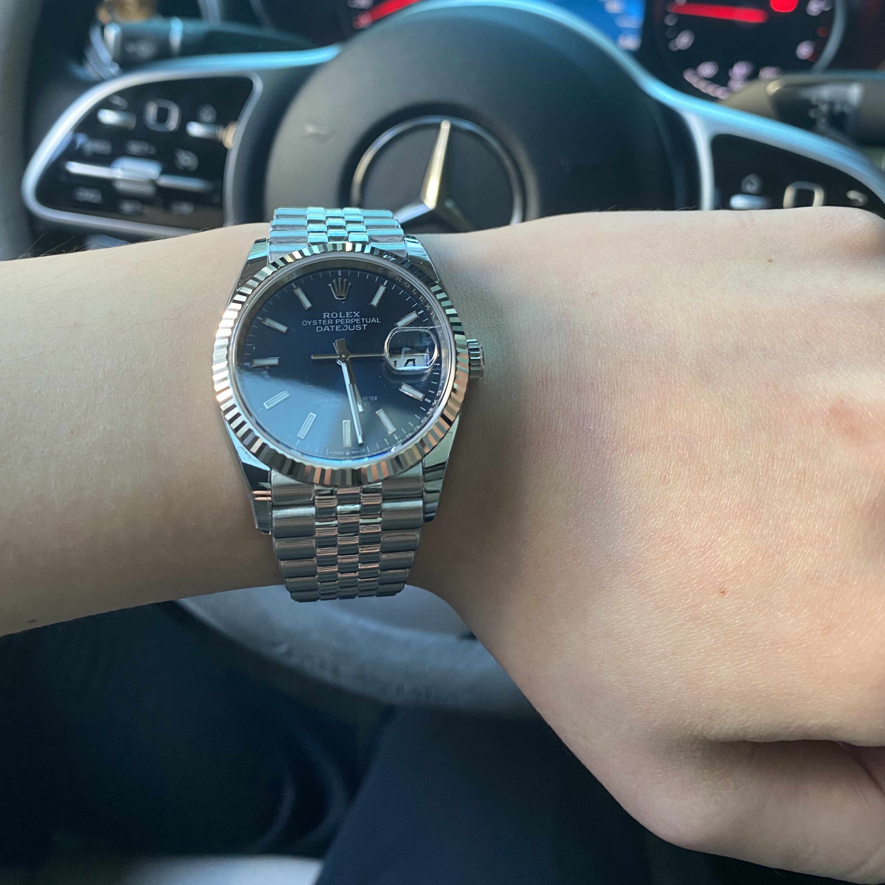 Rolex Datejust 36mm 126234 Bright Blue Jubilee 착용 스타일