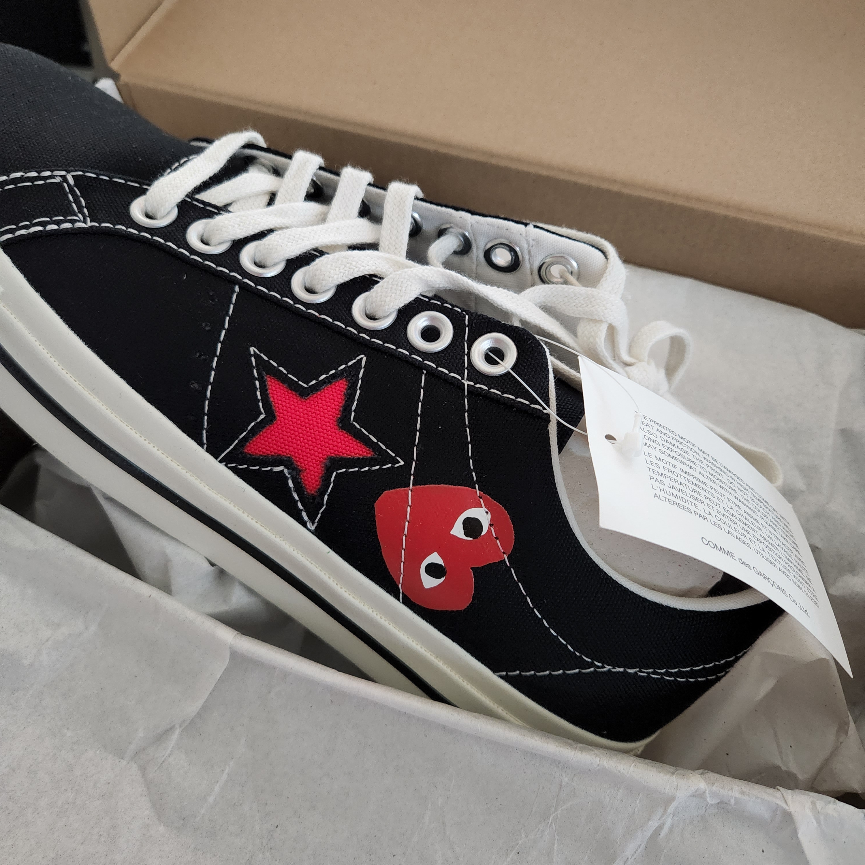 Converse x Play Comme des Garcons One Star Ox Black 착용 스타일 - 1