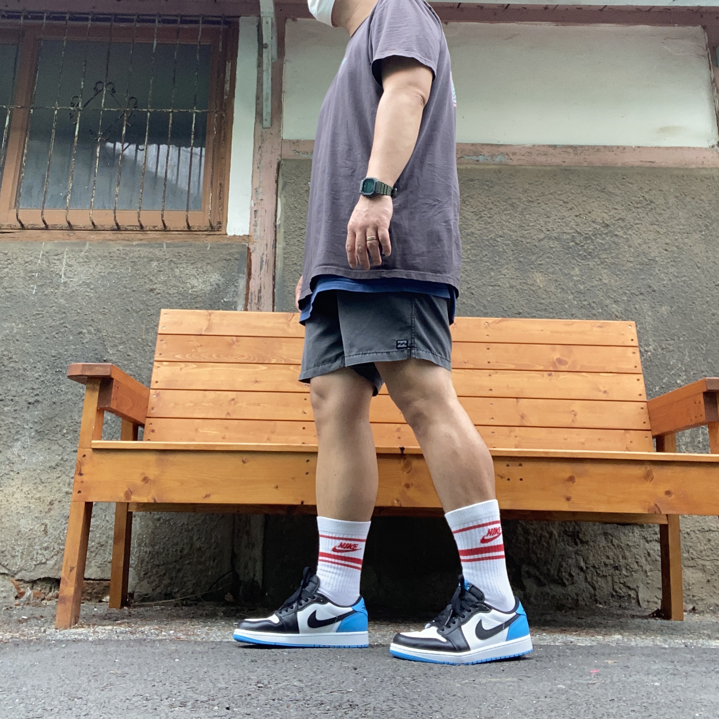 Jordan 1 Retro Low OG Black and Dark Powder Blue, Casio G-Shock G-5600E-1 착용 스타일 - 1